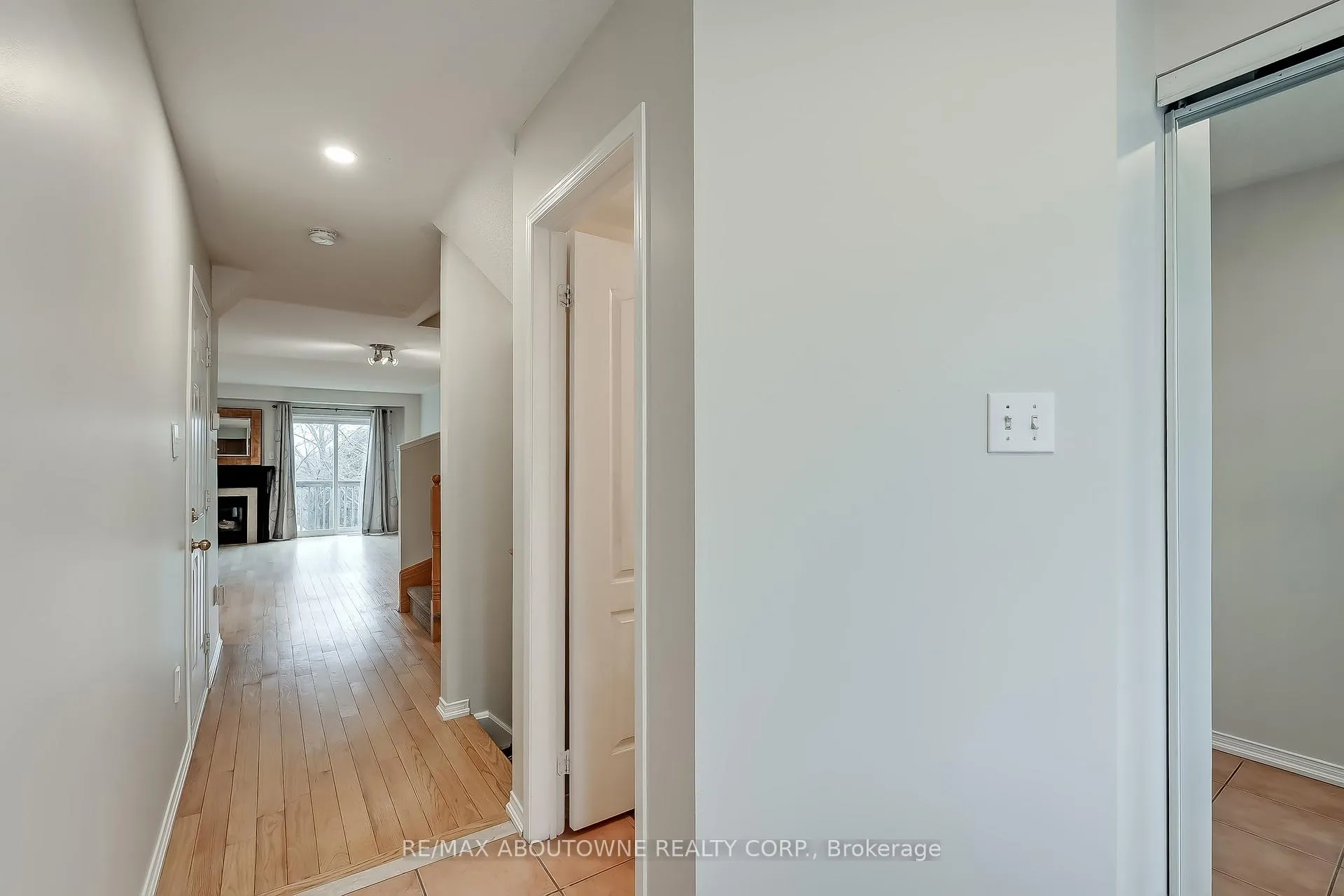 Photo 6 of Unit 20, 1290 Heritage Way, Oakville, Glen Abbey — HOMEH
