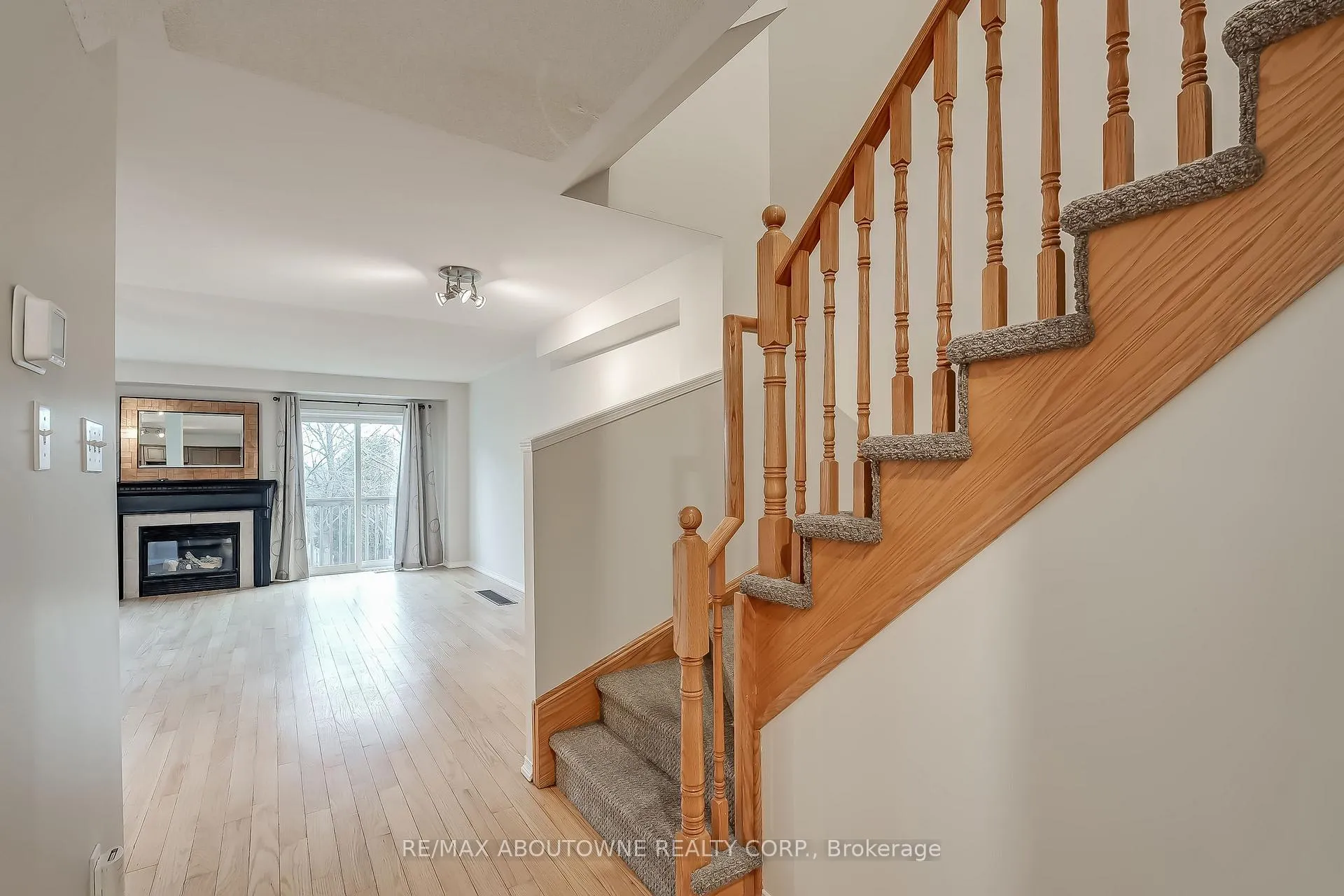 Photo 7 of Unit 20, 1290 Heritage Way, Oakville, Glen Abbey — HOMEH