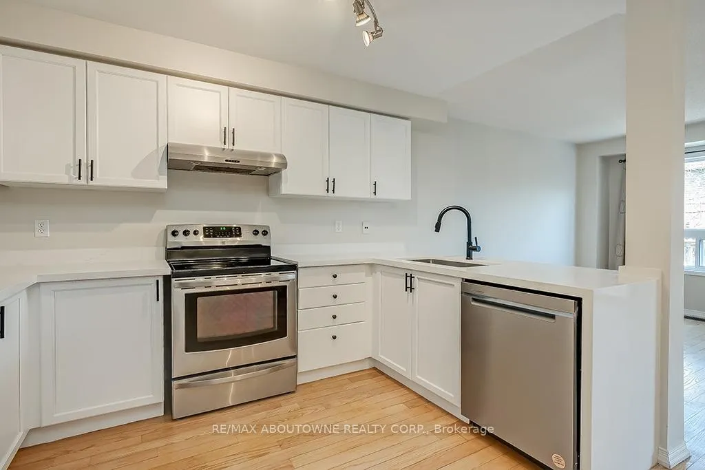 Photo 10 of Unit 20, 1290 Heritage Way, Oakville, Glen Abbey — HOMEH