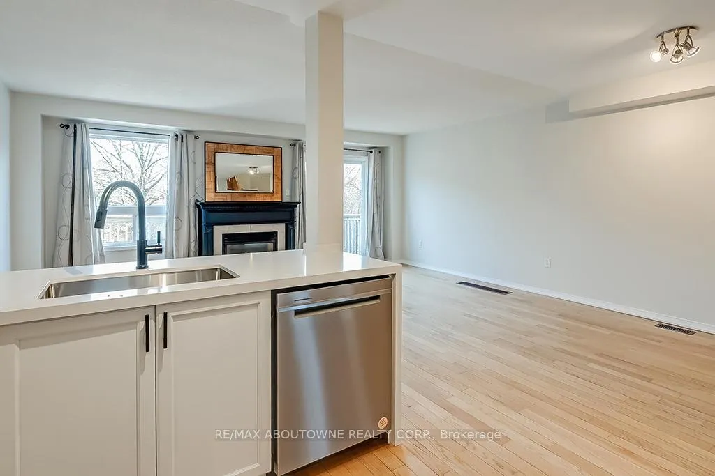 Photo 14 of Unit 20, 1290 Heritage Way, Oakville, Glen Abbey — HOMEH