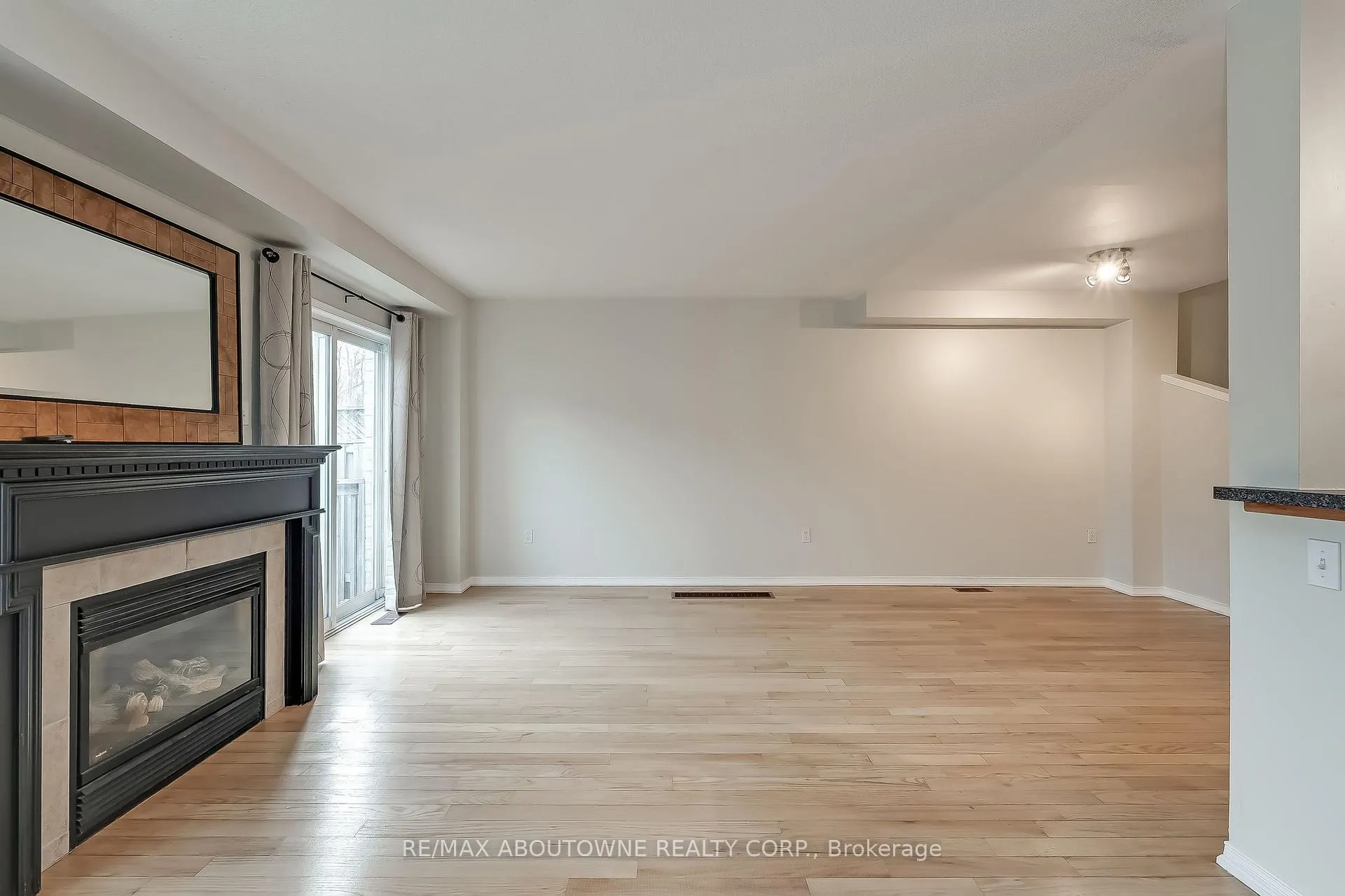 Photo 17 of Unit 20, 1290 Heritage Way, Oakville, Glen Abbey — HOMEH
