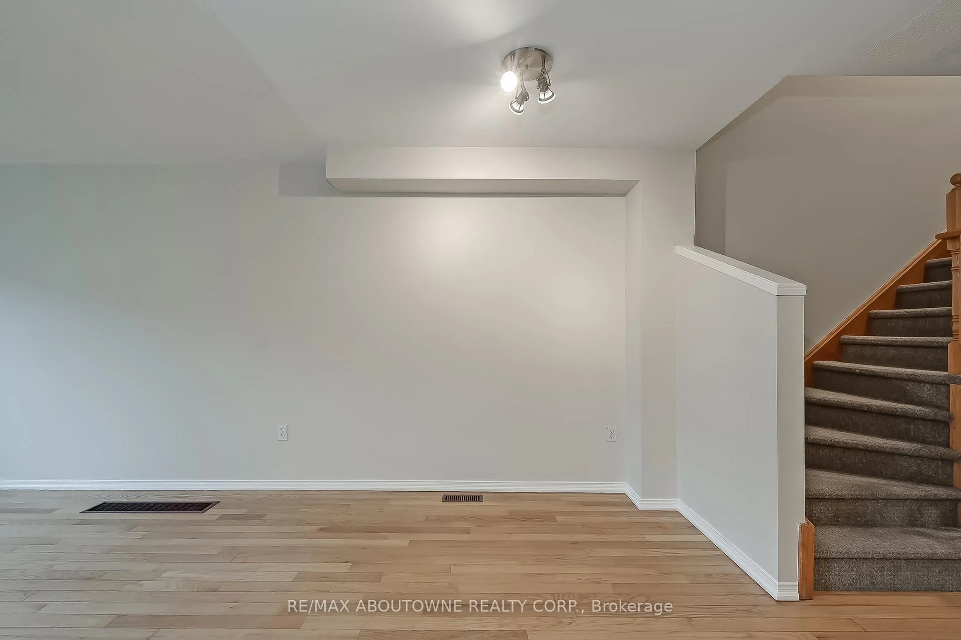Photo 23 of Unit 20, 1290 Heritage Way, Oakville, Glen Abbey — HOMEH