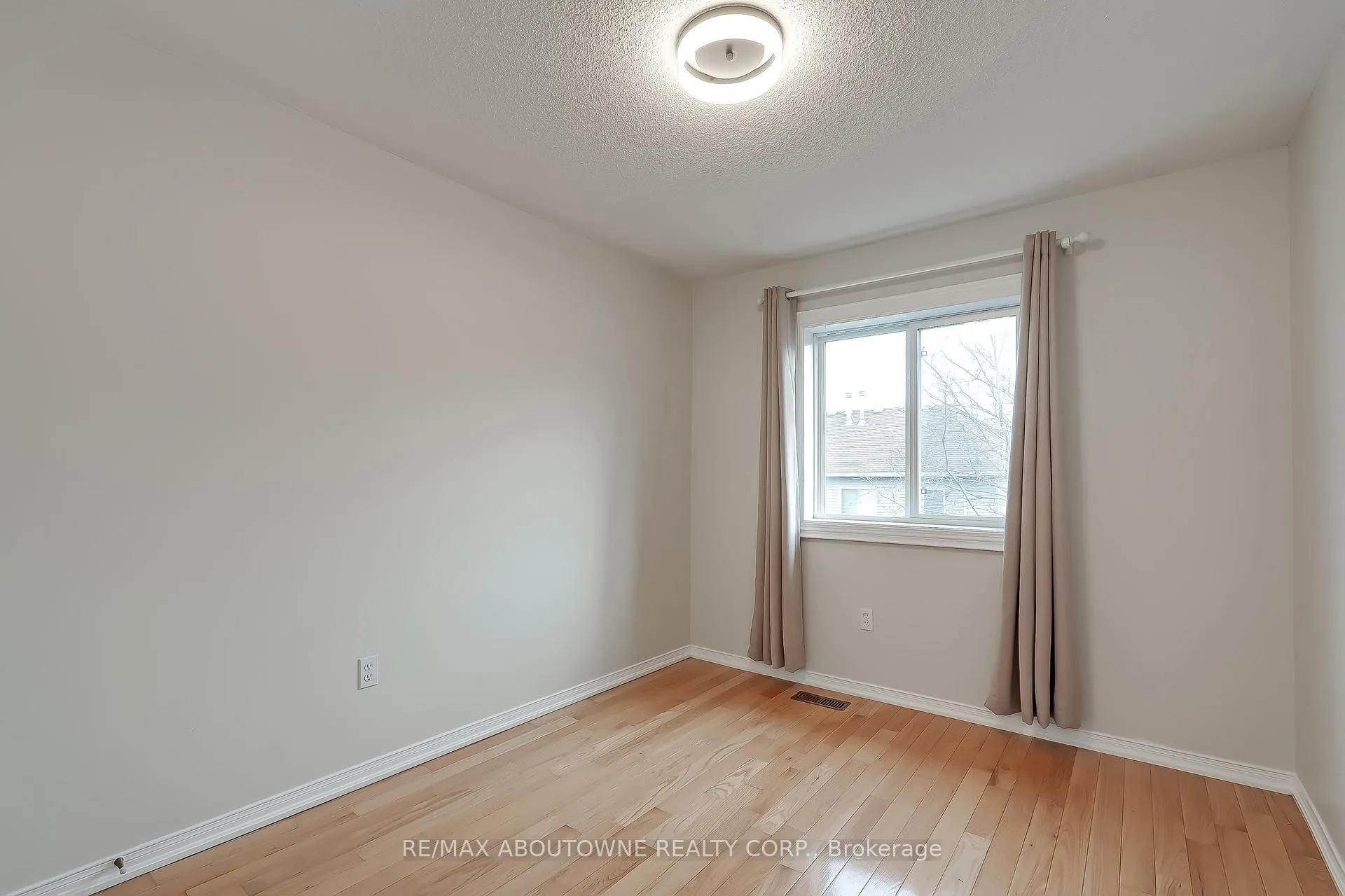 Photo 33 of Unit 20, 1290 Heritage Way, Oakville, Glen Abbey — HOMEH