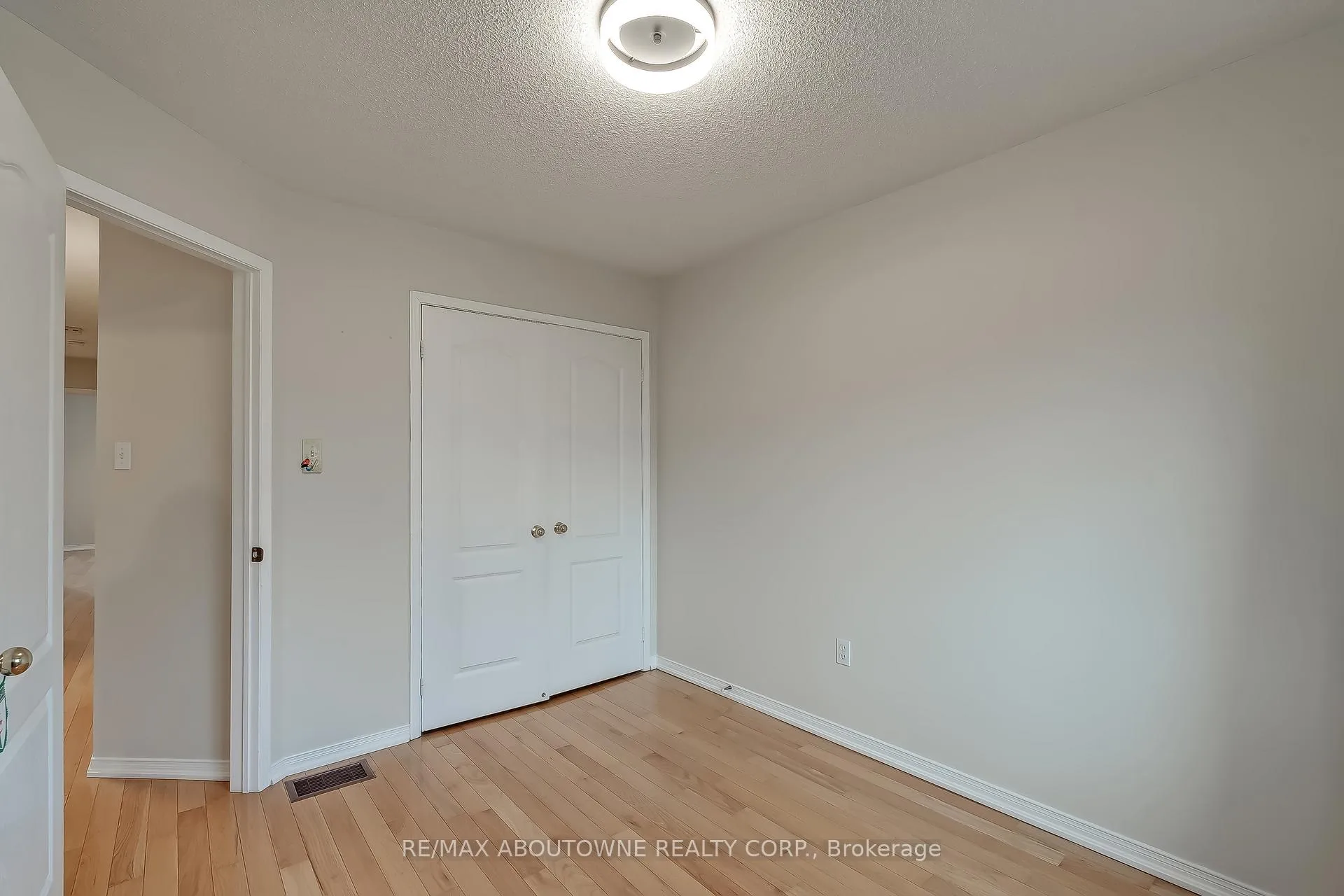 Photo 35 of Unit 20, 1290 Heritage Way, Oakville, Glen Abbey — HOMEH