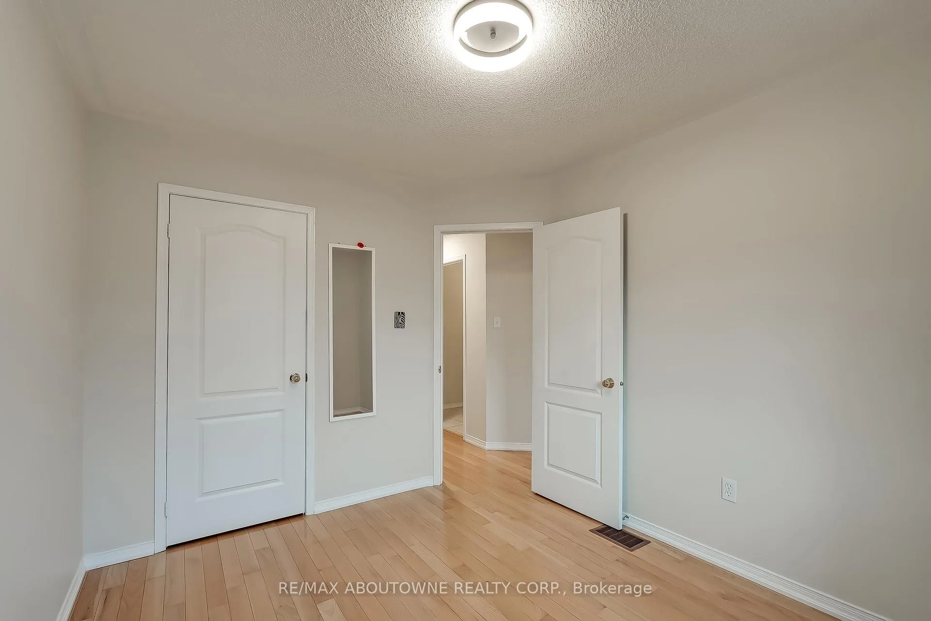 Photo 37 of Unit 20, 1290 Heritage Way, Oakville, Glen Abbey — HOMEH