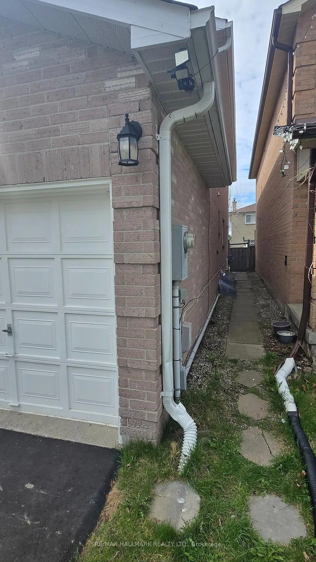 Photo 4 of Unit Lower Level, 40 Brookmill Drive, Vaughan, Brownridge — HOMEH
