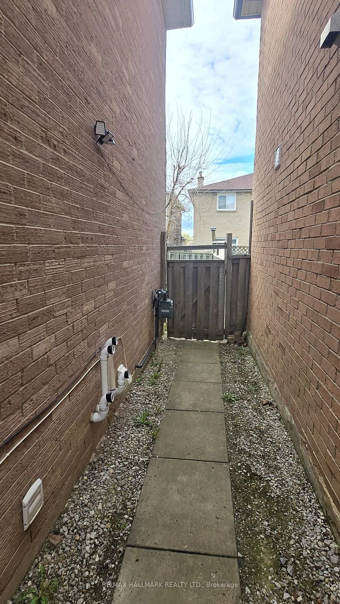 Photo 5 of Unit Lower Level, 40 Brookmill Drive, Vaughan, Brownridge — HOMEH