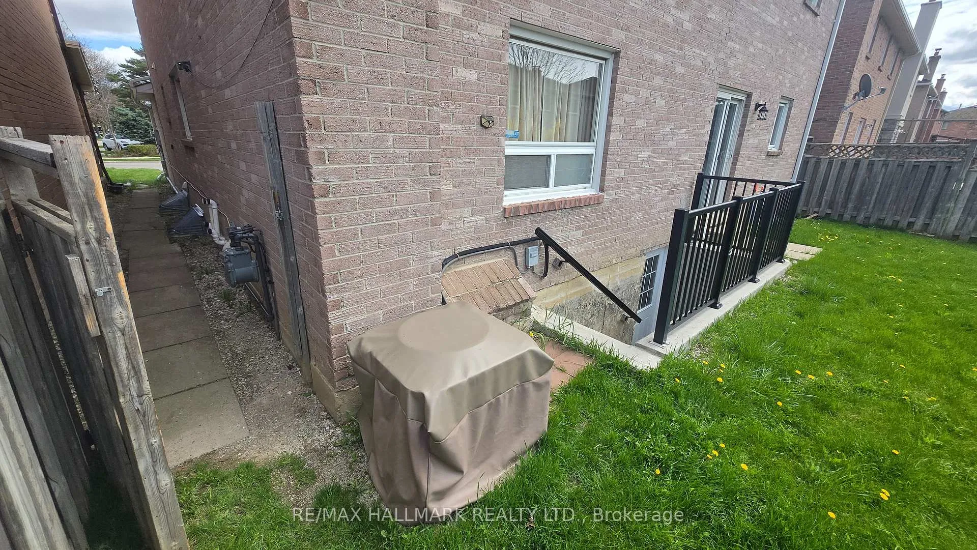 Photo 7 of Unit Lower Level, 40 Brookmill Drive, Vaughan, Brownridge — HOMEH