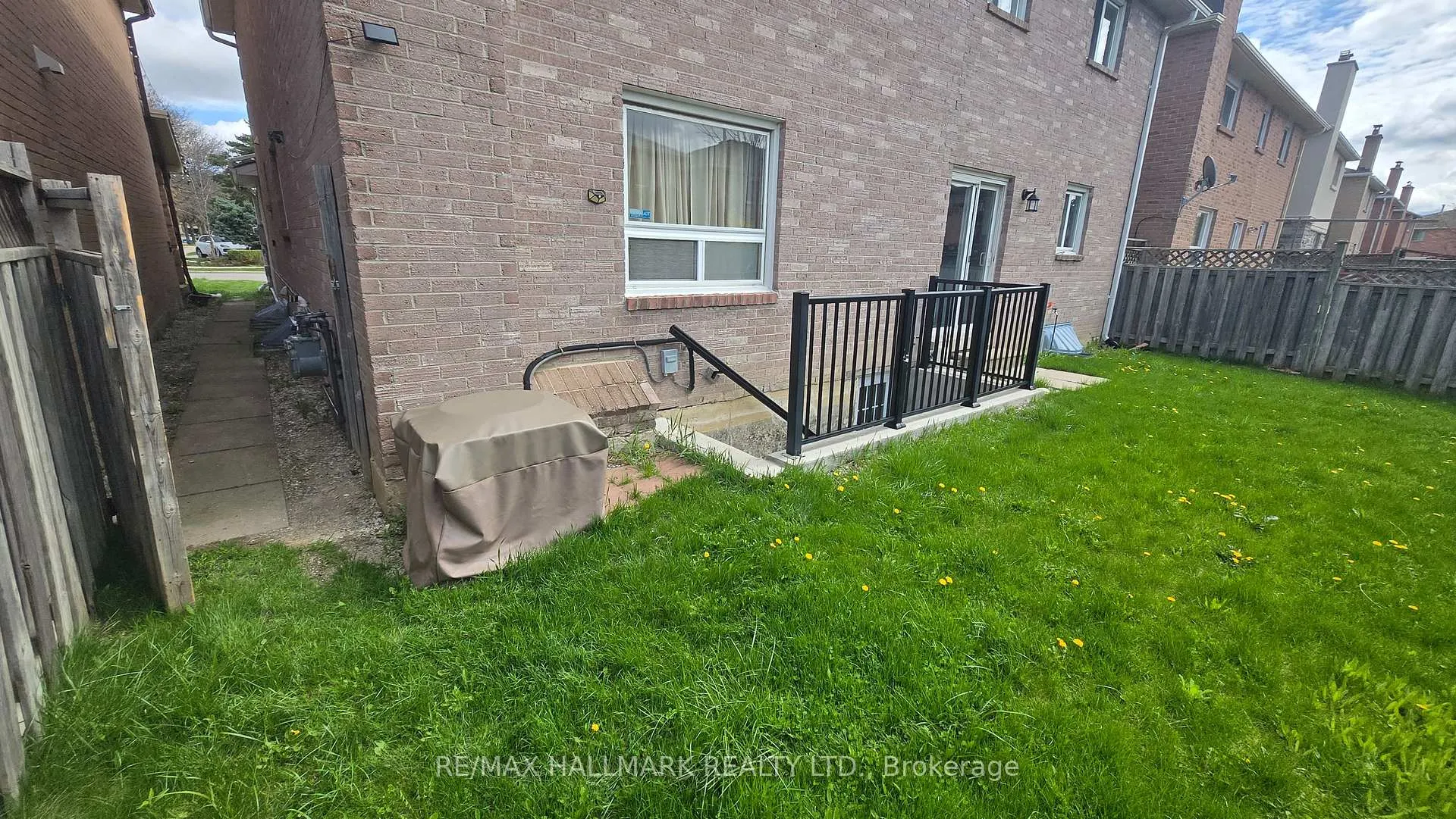 Photo 8 of Unit Lower Level, 40 Brookmill Drive, Vaughan, Brownridge — HOMEH