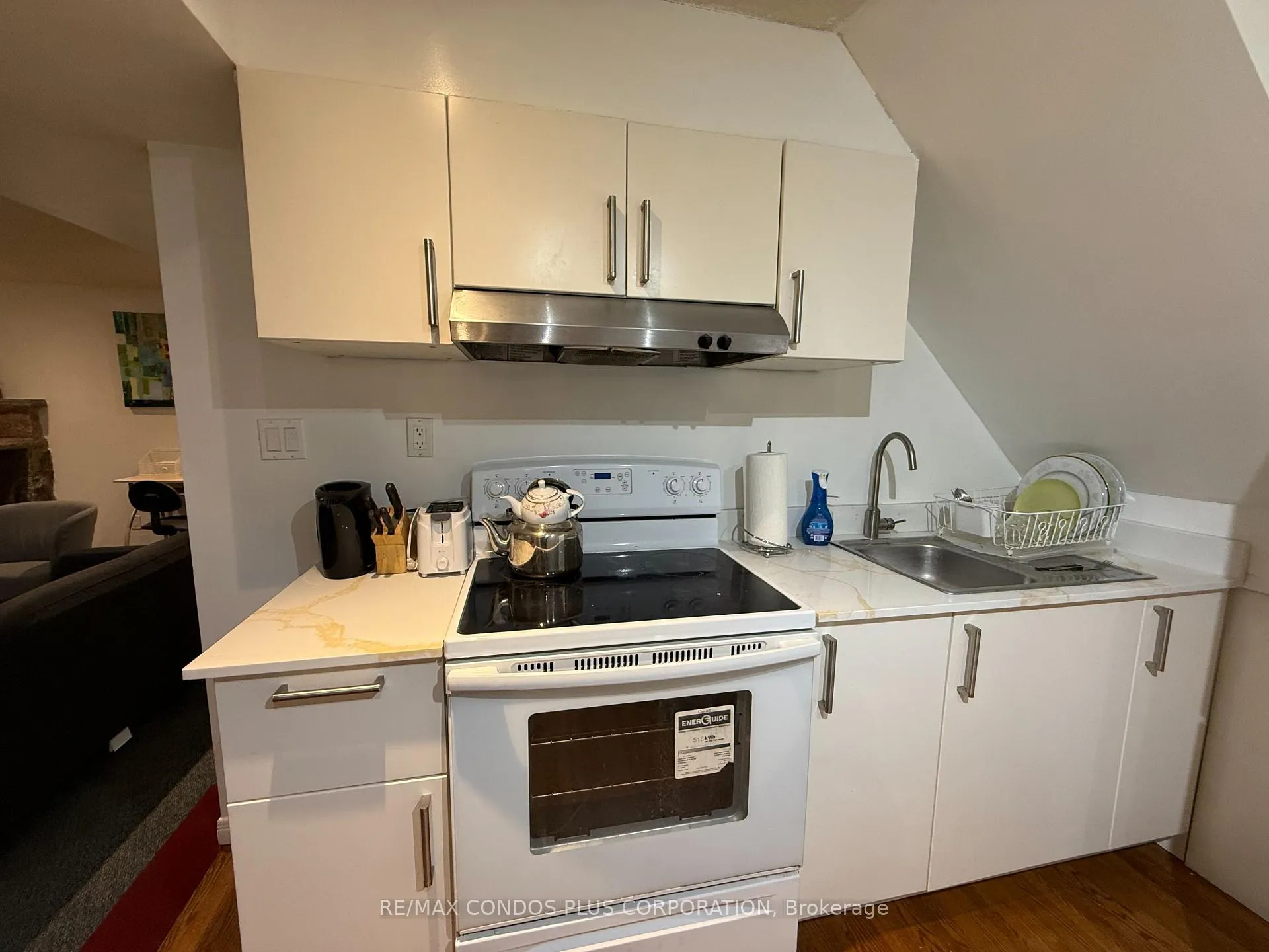 Photo 5 of Unit Lower Level #B, 7 Mckelvey Drive, Markham, Aileen-Willowbrook — HOMEH