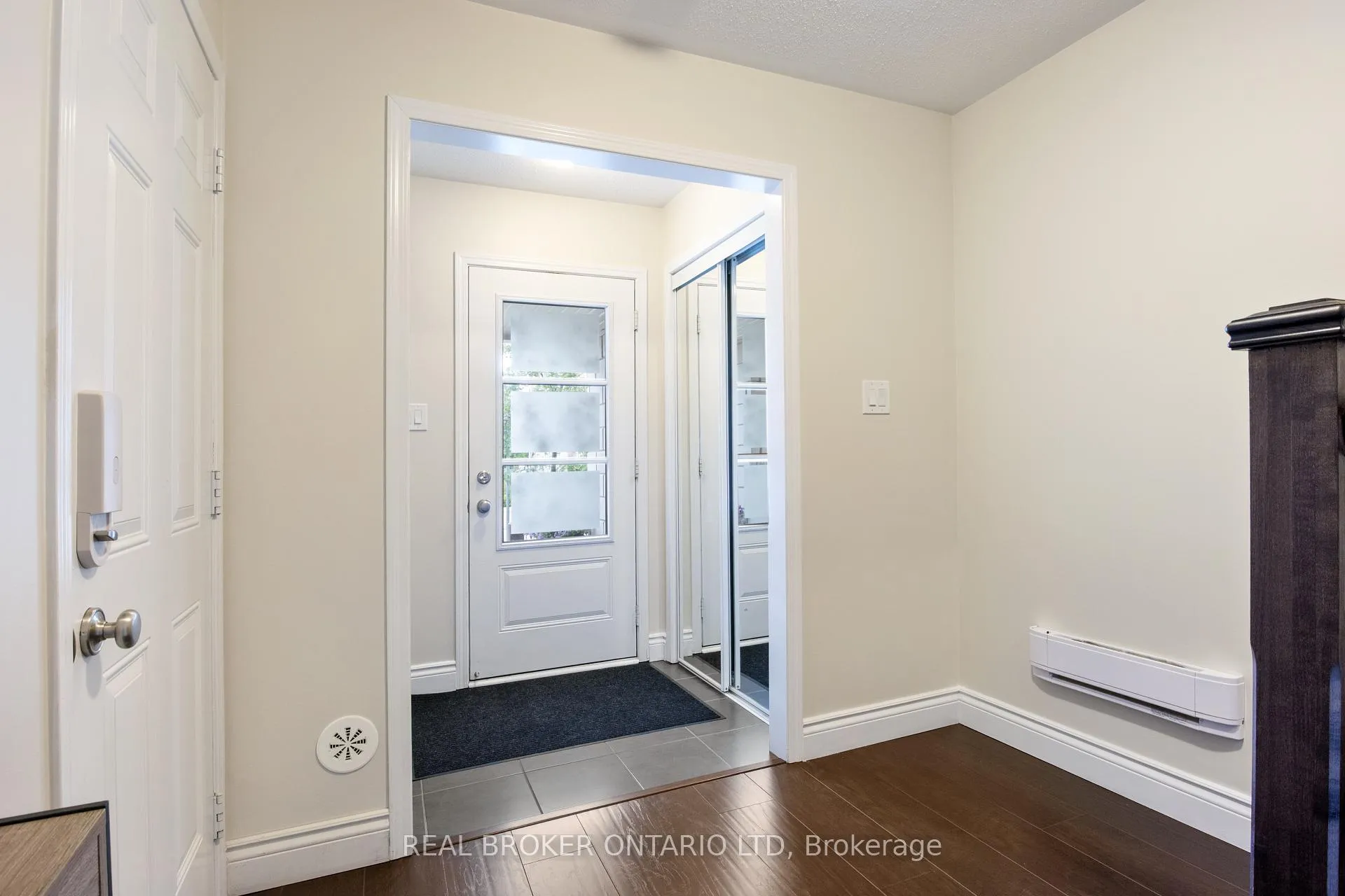 Photo 4 of Unit 34, 100 Baycliffe Crescent, Brampton, Northwest Brampton — HOMEH