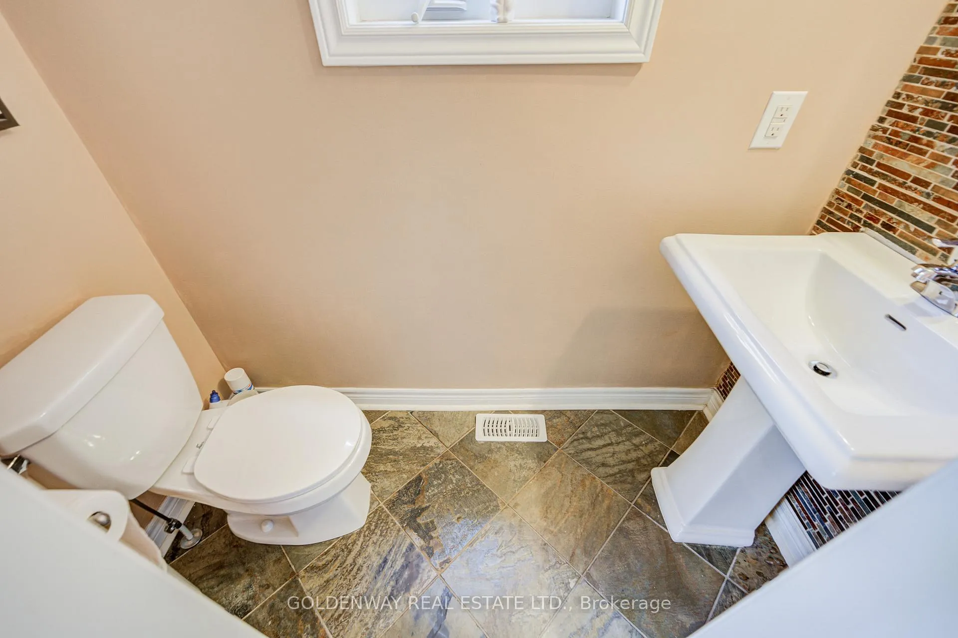 Photo 7 of 9 Duke Of Cornwall Drive, Markham, Victoria Square — HOMEH