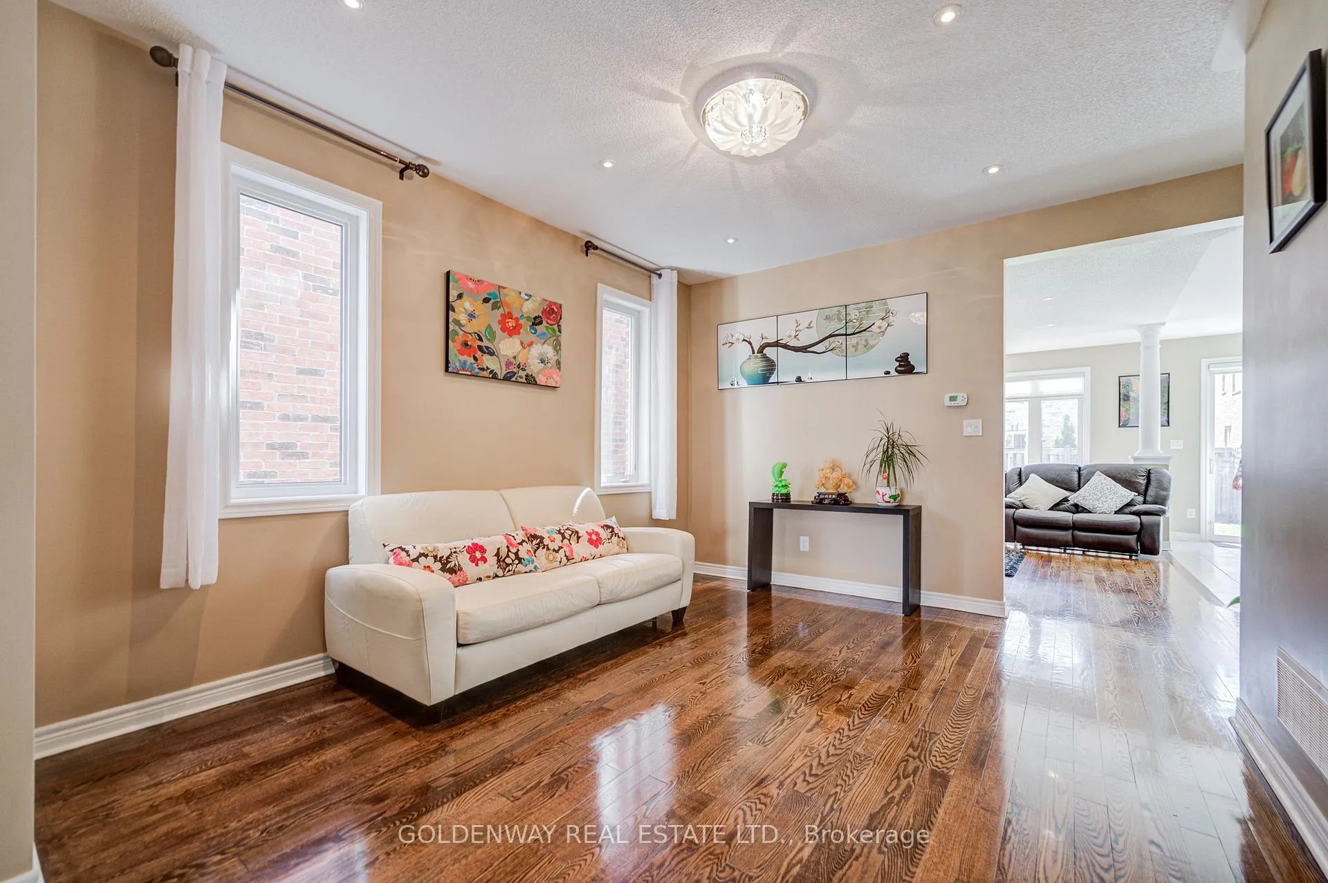 Photo 8 of 9 Duke Of Cornwall Drive, Markham, Victoria Square — HOMEH