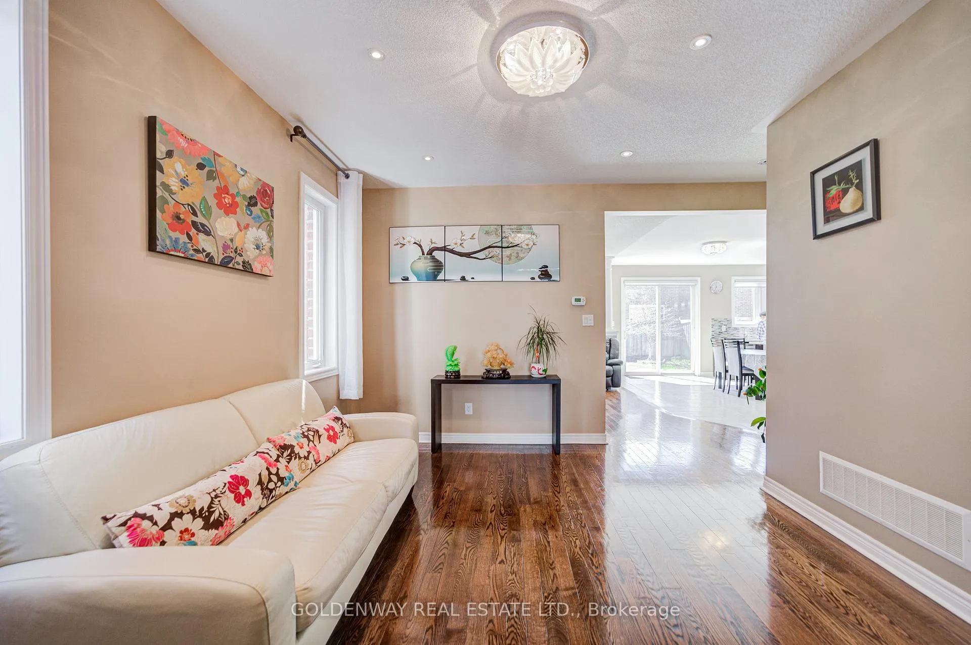 Photo 9 of 9 Duke Of Cornwall Drive, Markham, Victoria Square — HOMEH