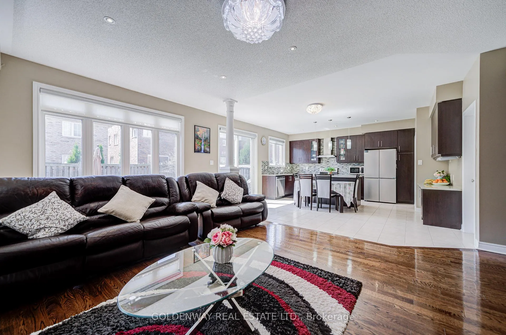 Photo 13 of 9 Duke Of Cornwall Drive, Markham, Victoria Square — HOMEH