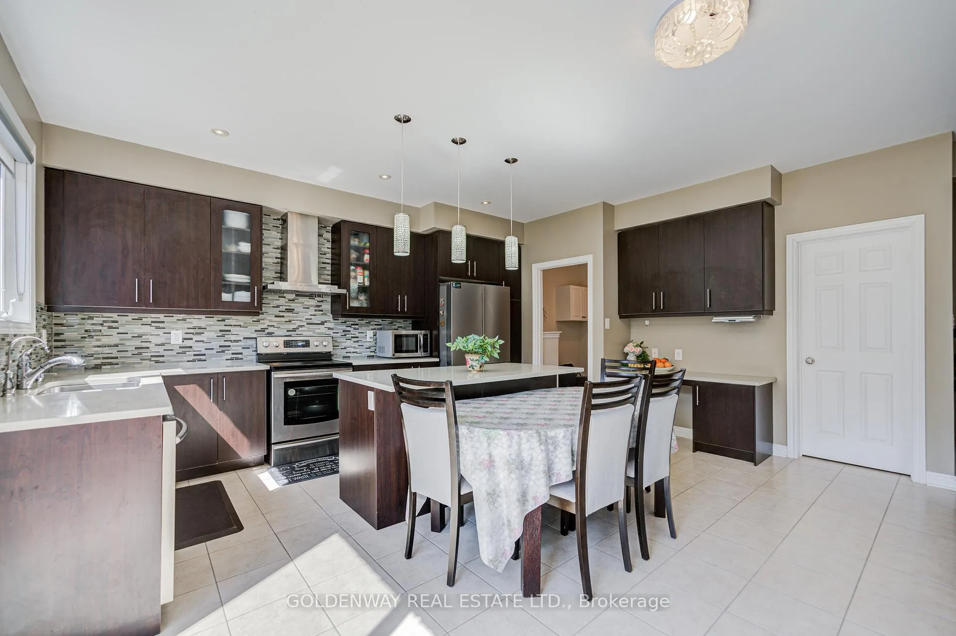 Photo 15 of 9 Duke Of Cornwall Drive, Markham, Victoria Square — HOMEH
