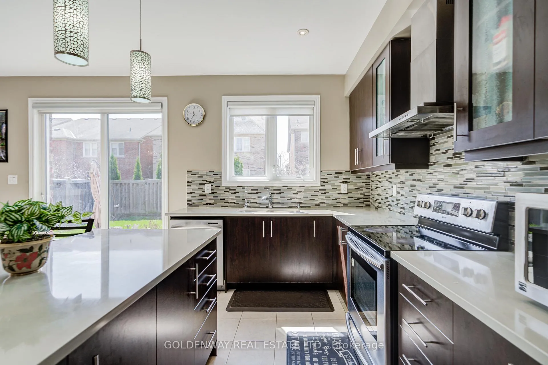Photo 17 of 9 Duke Of Cornwall Drive, Markham, Victoria Square — HOMEH
