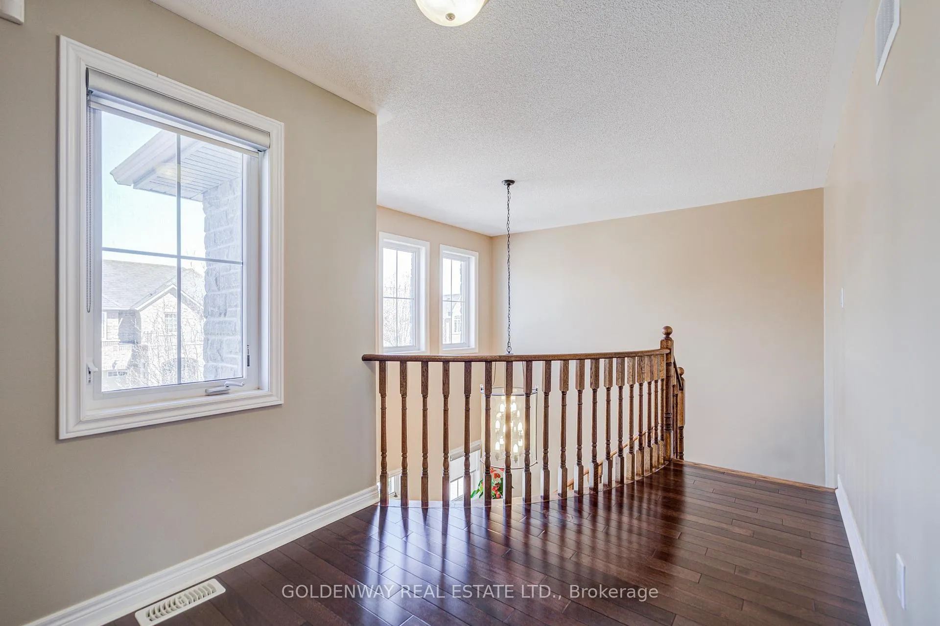 Photo 22 of 9 Duke Of Cornwall Drive, Markham, Victoria Square — HOMEH