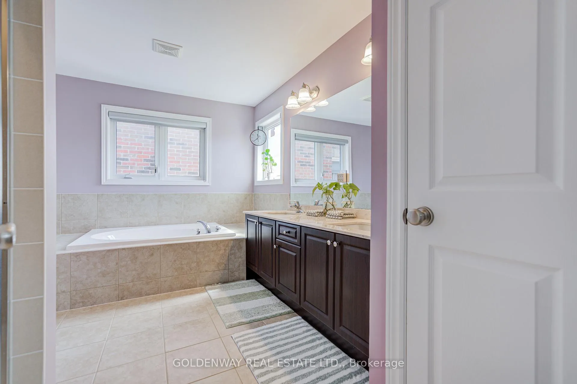 Photo 35 of 9 Duke Of Cornwall Drive, Markham, Victoria Square — HOMEH