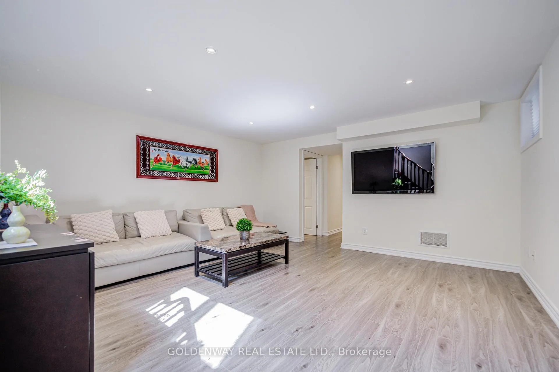 Photo 39 of 9 Duke Of Cornwall Drive, Markham, Victoria Square — HOMEH