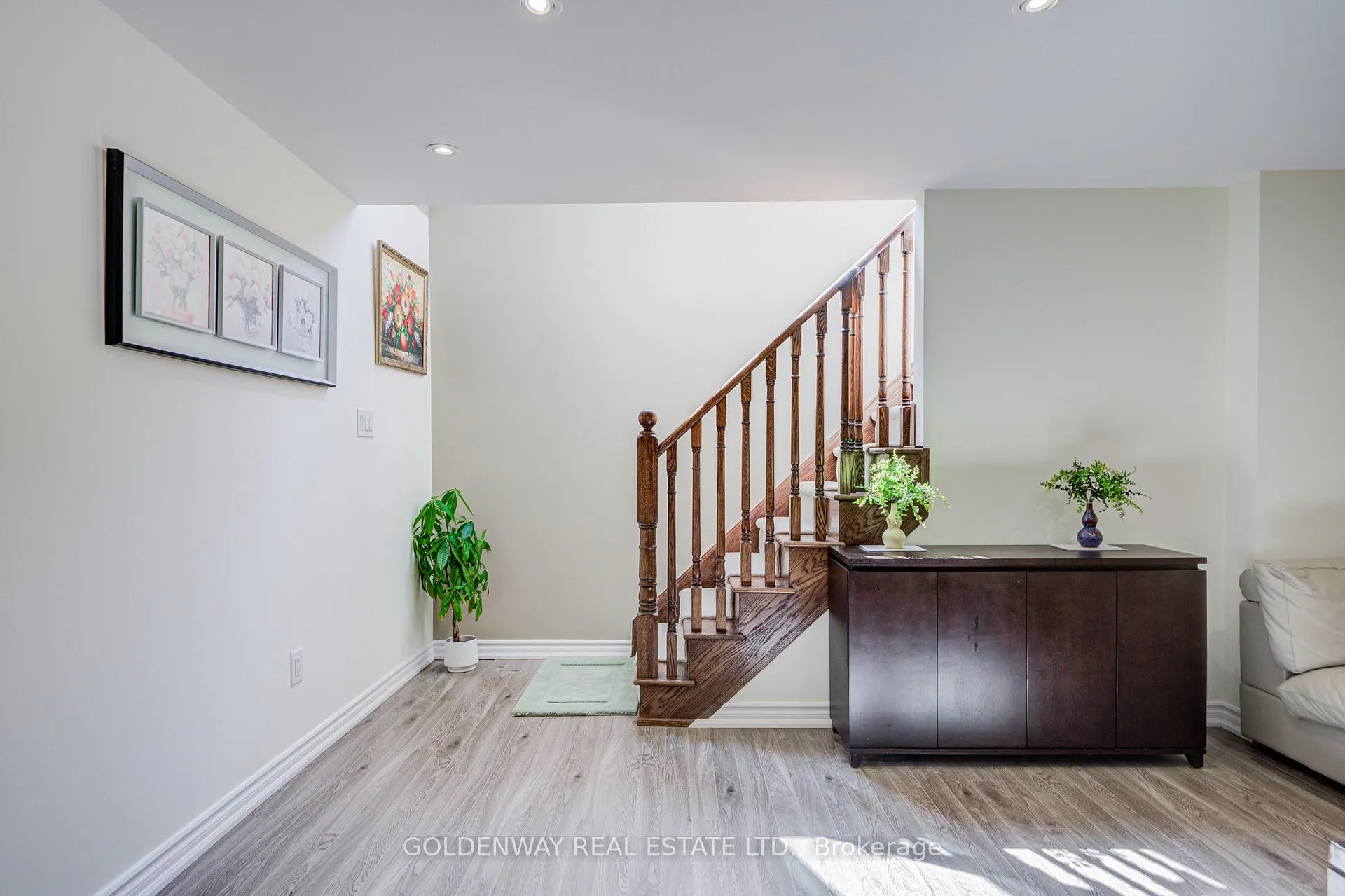 Photo 42 of 9 Duke Of Cornwall Drive, Markham, Victoria Square — HOMEH