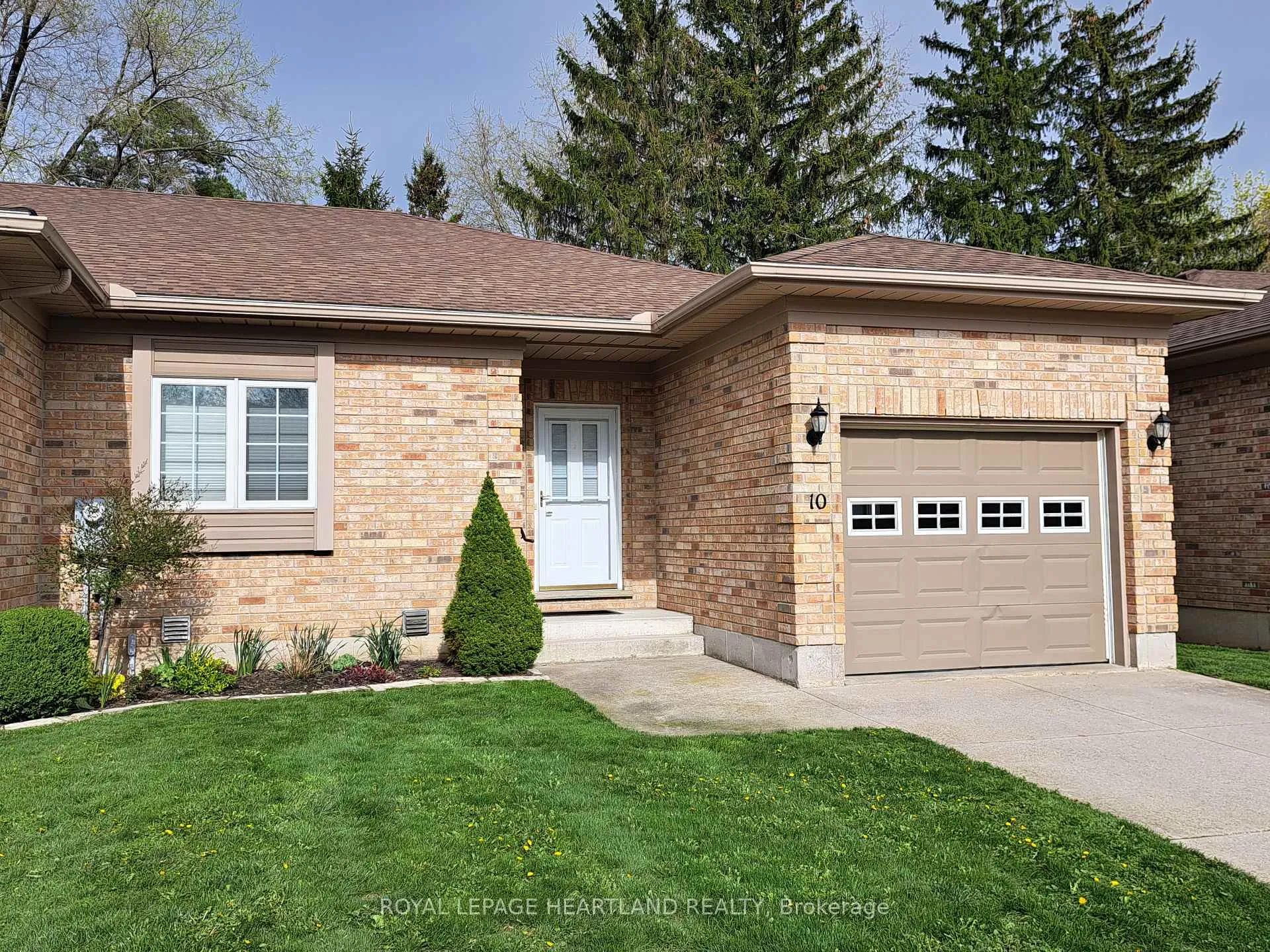 Photo 2 of 10 Brookside Place, South Huron, Exeter — HOMEH