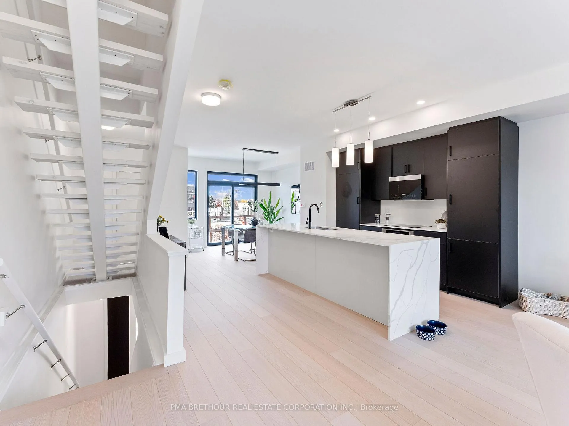 Photo 14 of 18 Rainwater Lane, Barrie, Holly — HOMEH