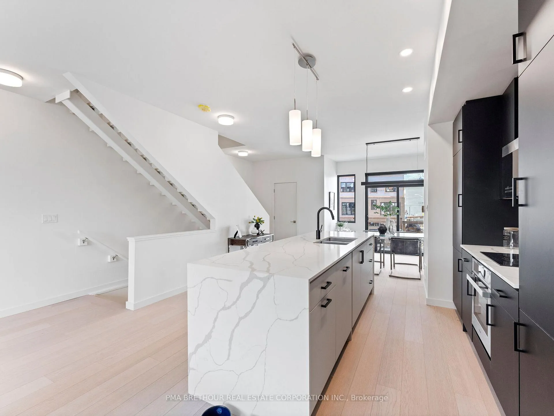 Photo 16 of 18 Rainwater Lane, Barrie, Holly — HOMEH
