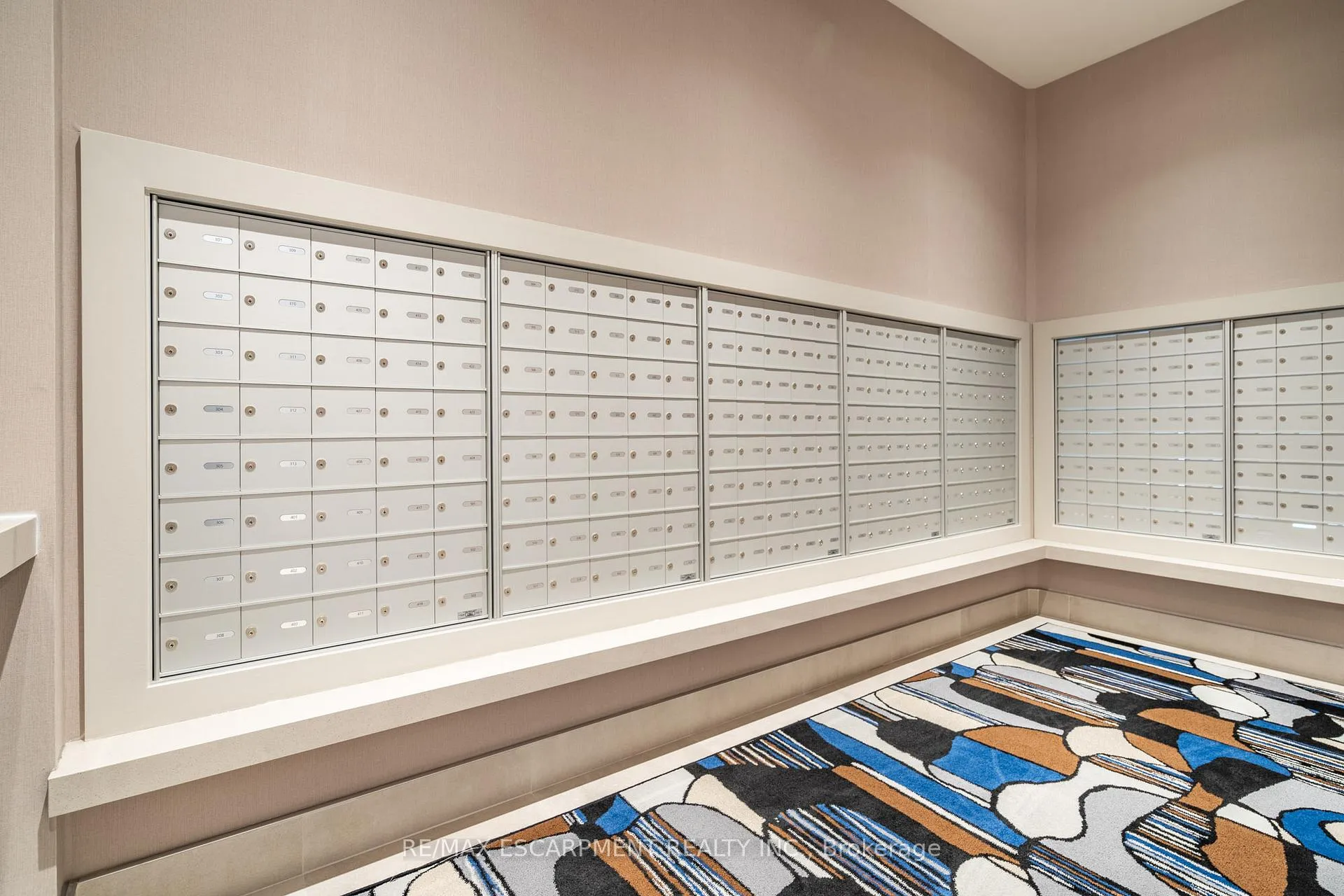 Photo 5 of Unit 816, 212 King William Street, Hamilton, Beasley — HOMEH