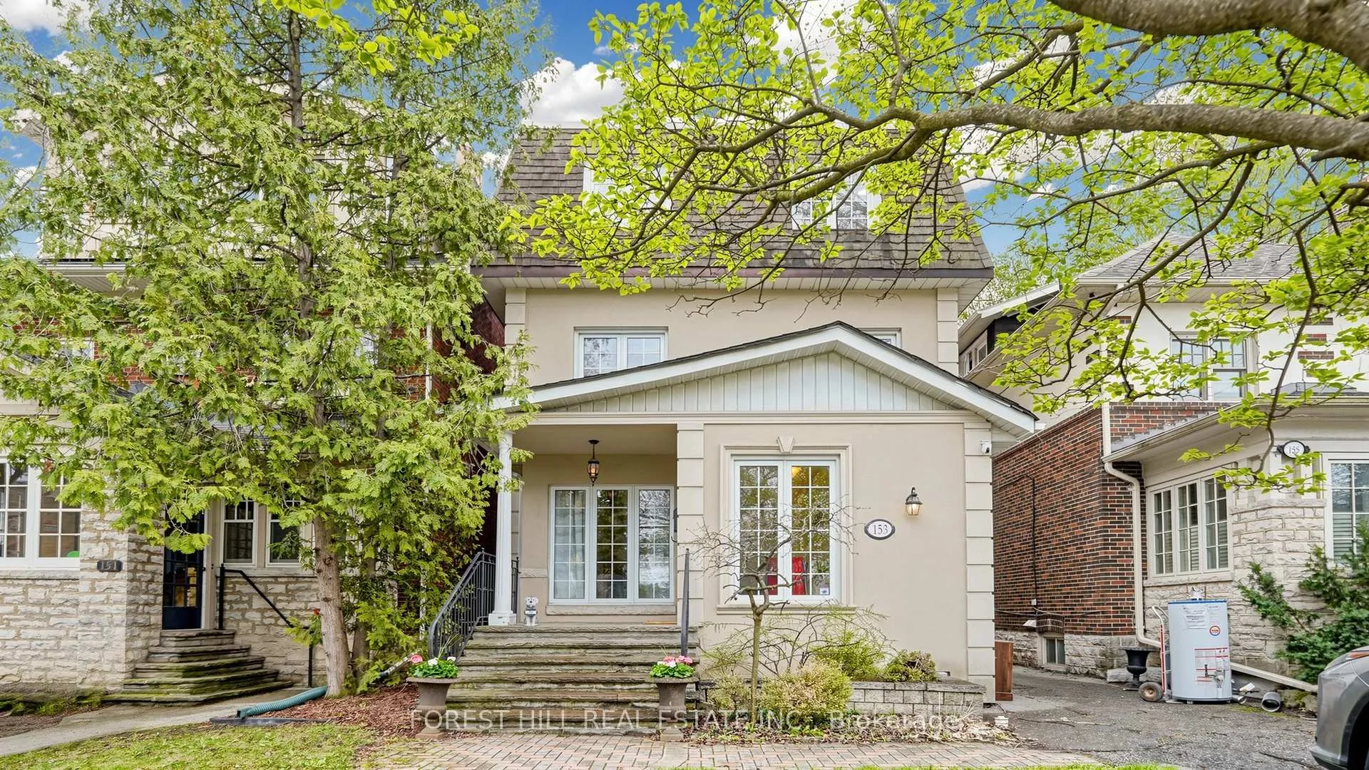 Front of 153 Glengrove Avenue W