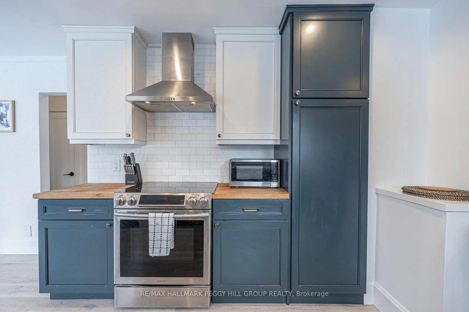 Photo 3 of Unit Main, 54 Sophia Street E, Barrie, City Centre — HOMEH