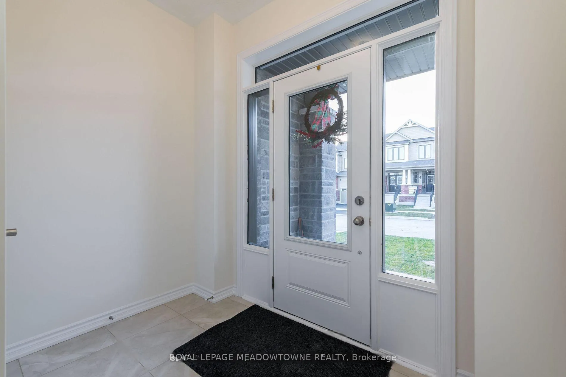 Photo 2 of 6 Prudhoe Terrace, Barrie, Rural Barrie Southeast — HOMEH