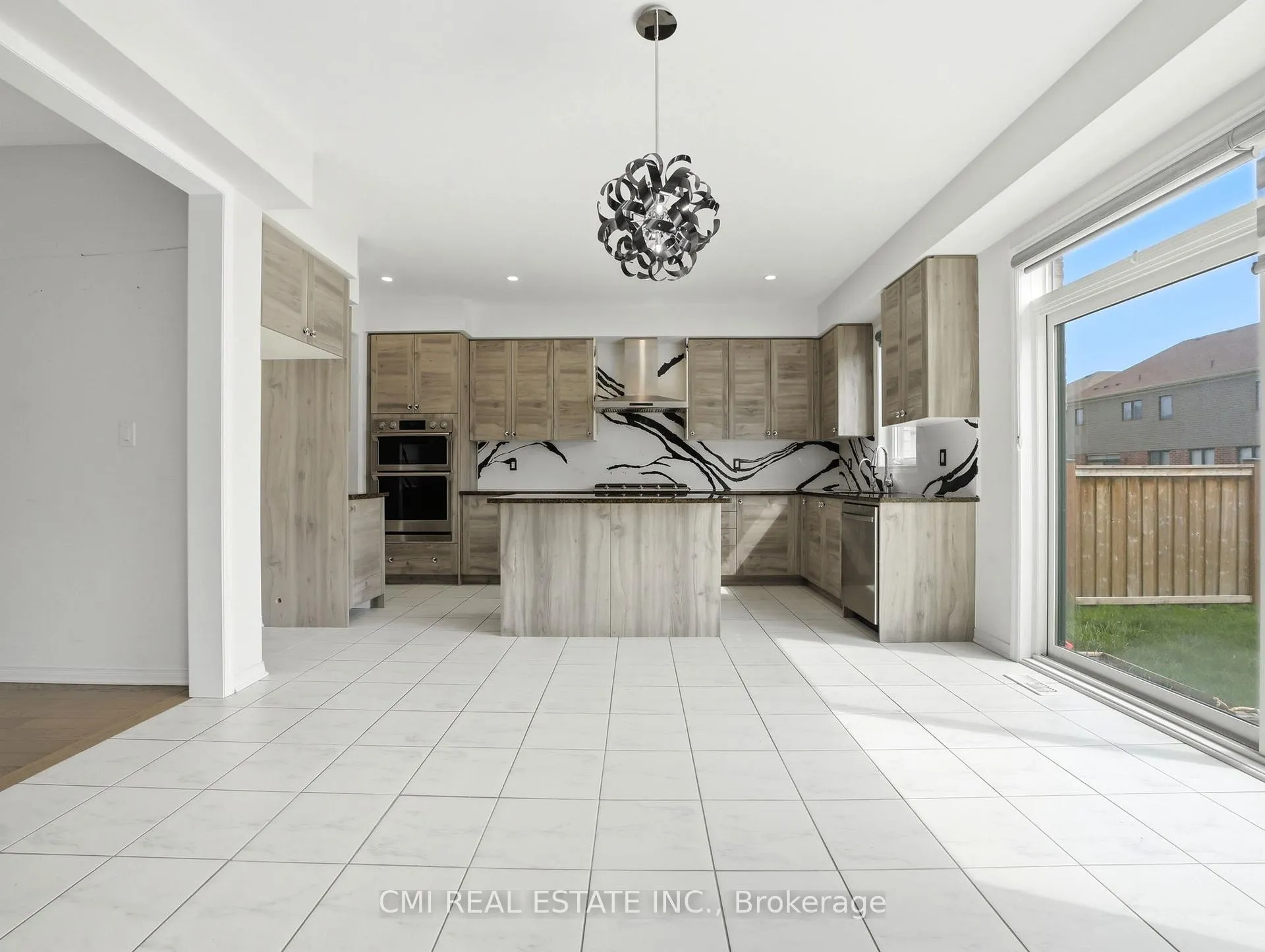 Photo 10 of 59 July Avenue, Hamilton, Stoney Creek Mountain — HOMEH