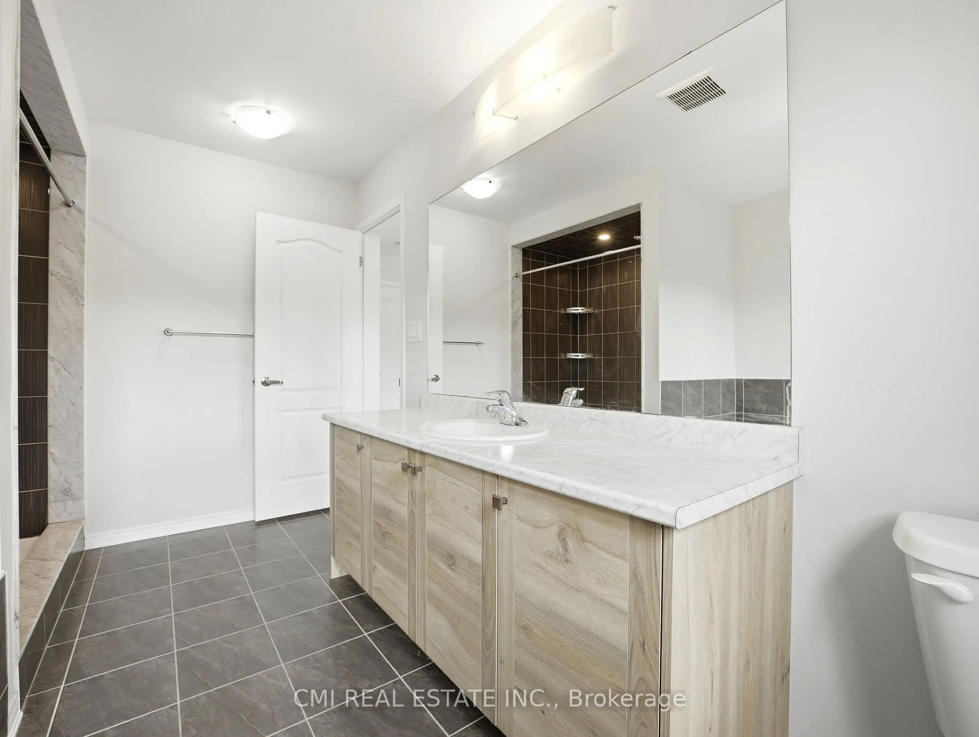 Photo 42 of 59 July Avenue, Hamilton, Stoney Creek Mountain — HOMEH