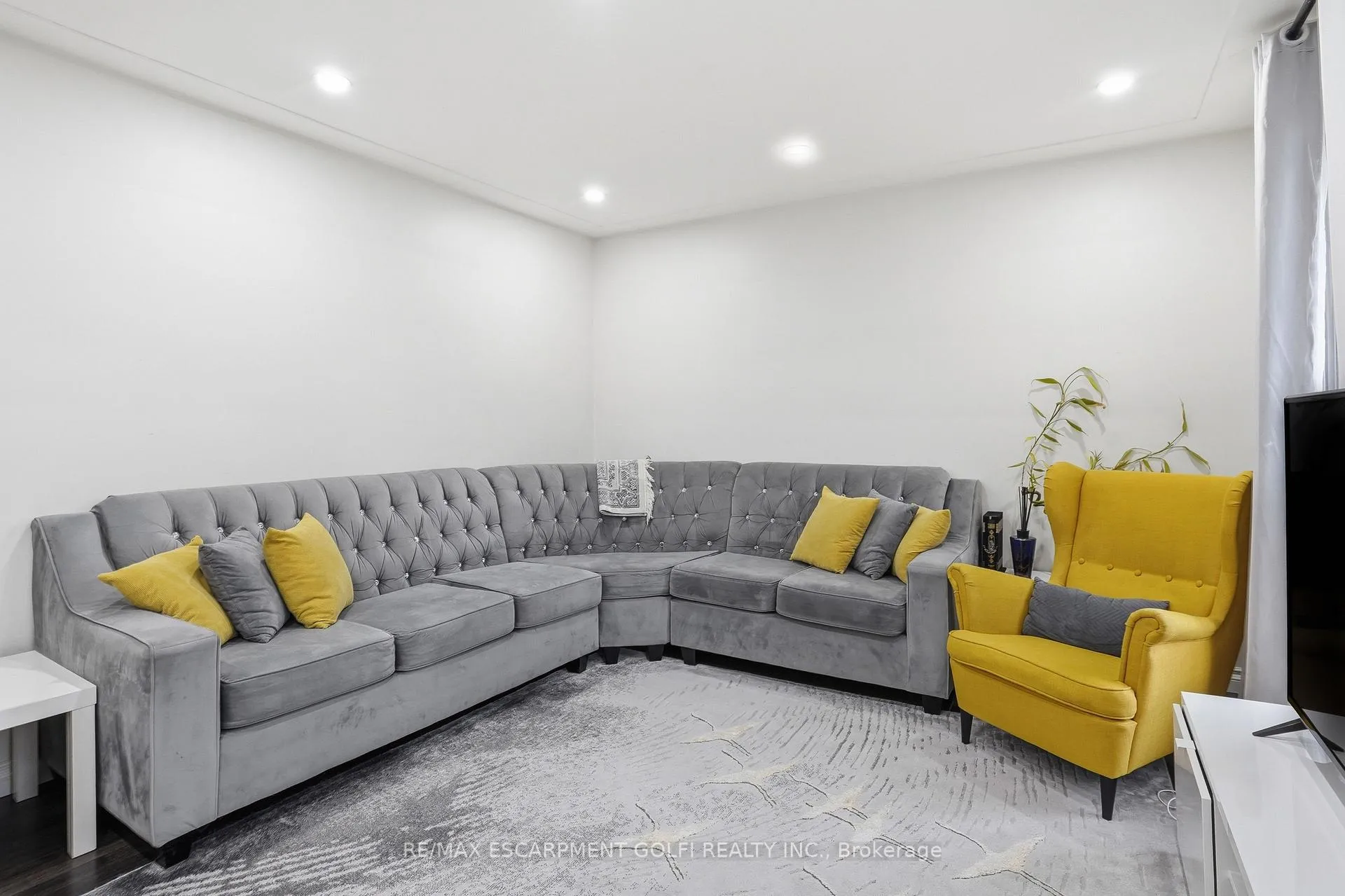 Photo 6 of 107 Deschene Avenue, Hamilton, Greeningdon — HOMEH