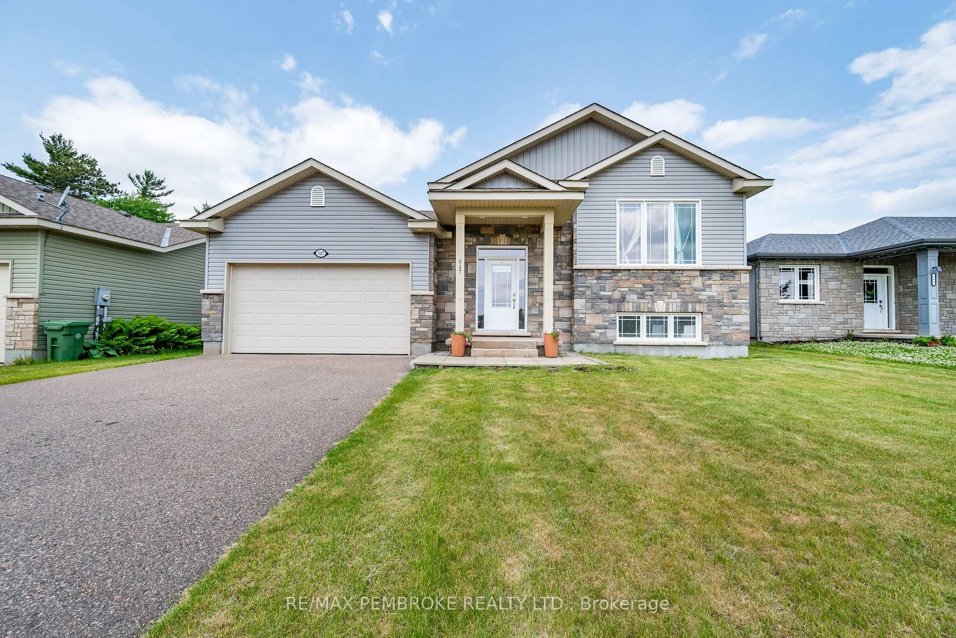 Photo 1 of 547 Gardner Crescent, Petawawa — HOMEH
