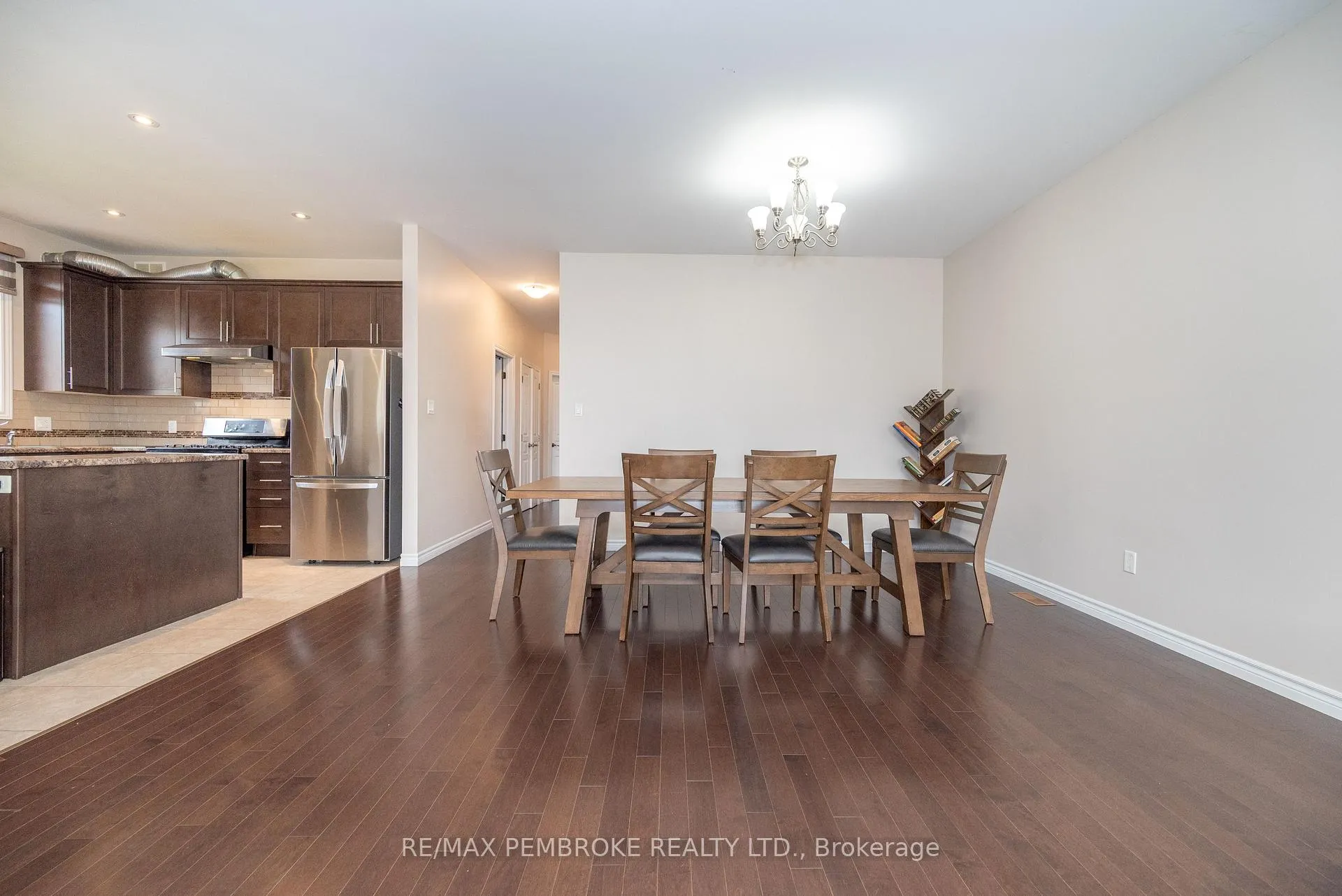 Photo 16 of 547 Gardner Crescent, Petawawa — HOMEH