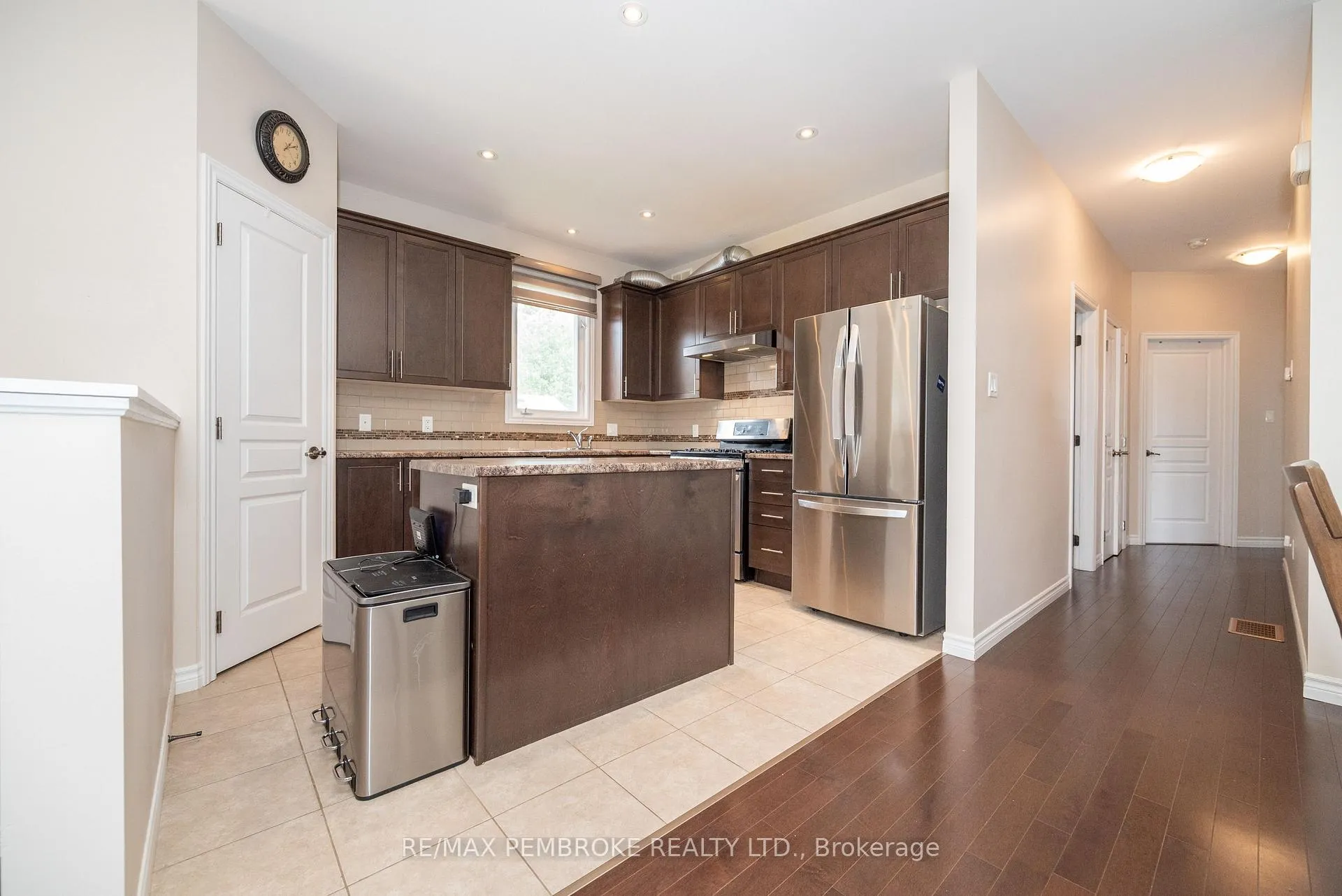 Photo 17 of 547 Gardner Crescent, Petawawa — HOMEH