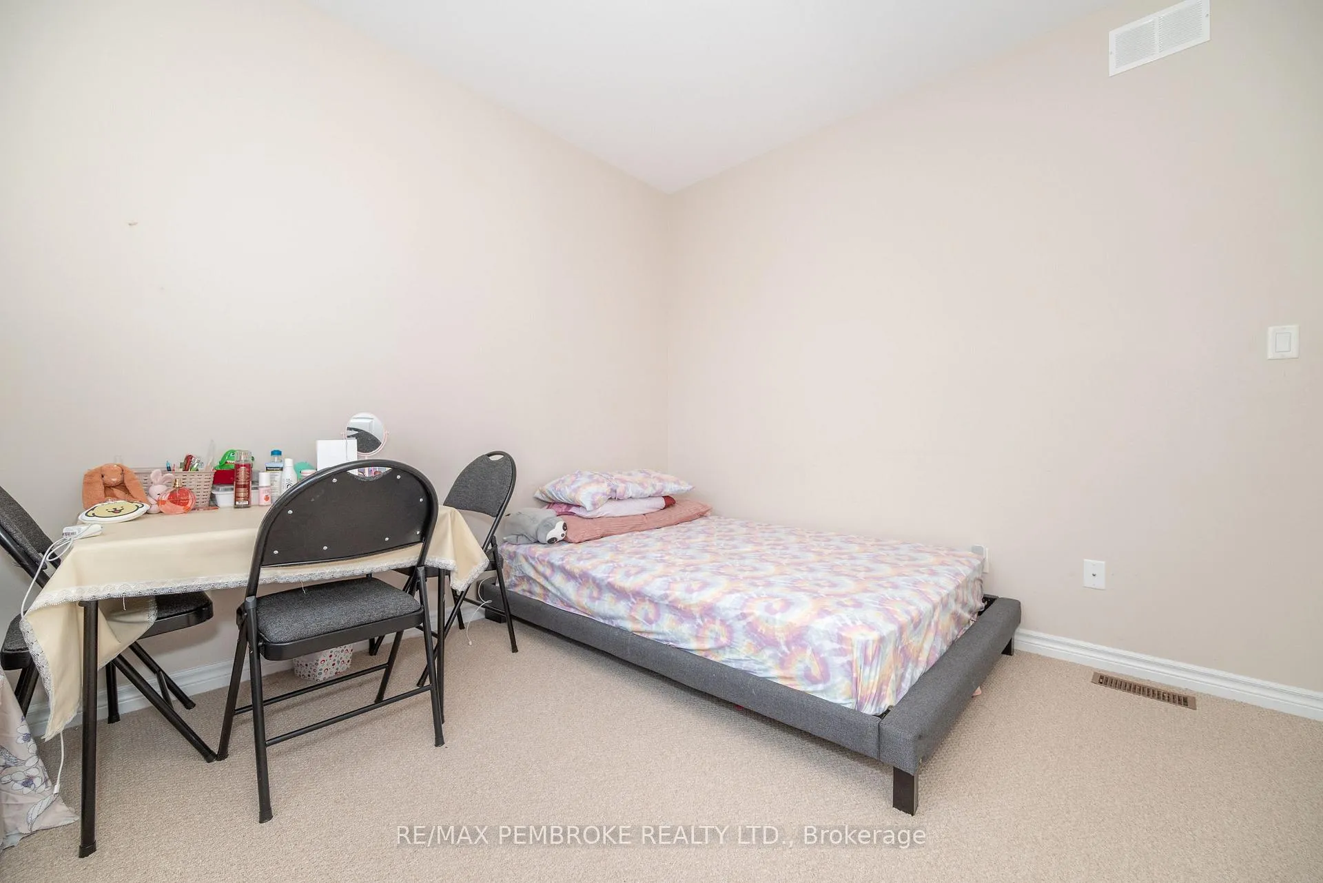 Photo 25 of 547 Gardner Crescent, Petawawa — HOMEH