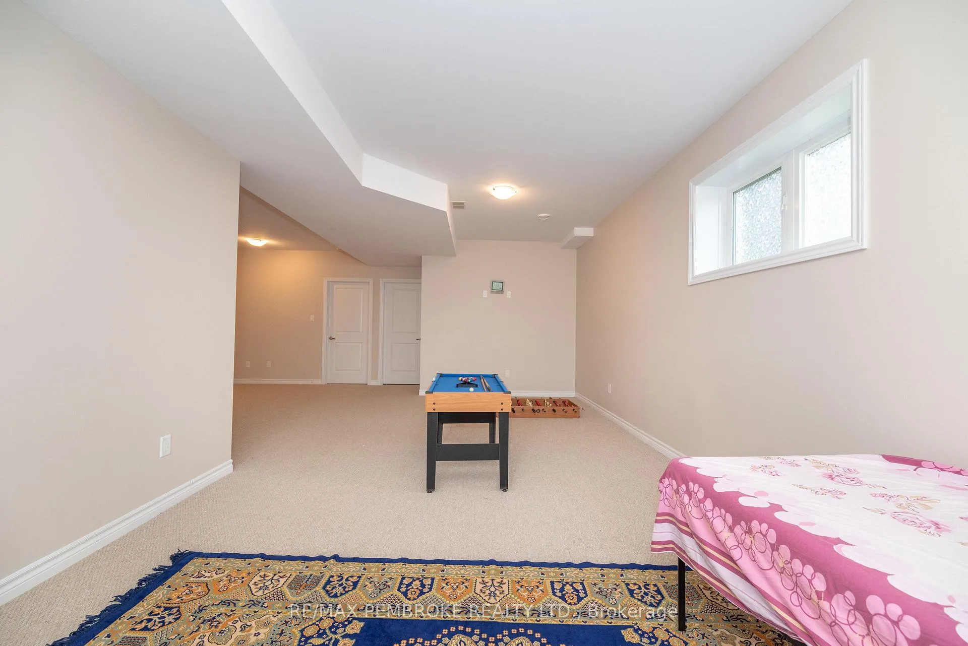 Photo 31 of 547 Gardner Crescent, Petawawa — HOMEH
