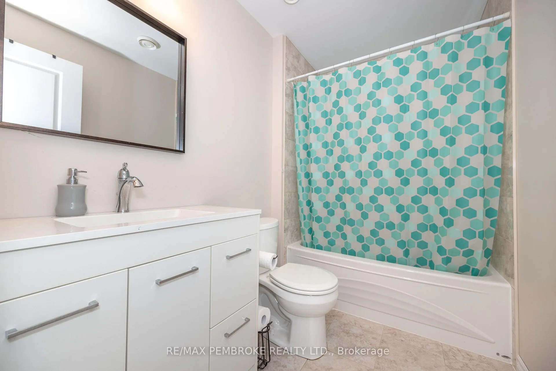 Photo 34 of 547 Gardner Crescent, Petawawa — HOMEH