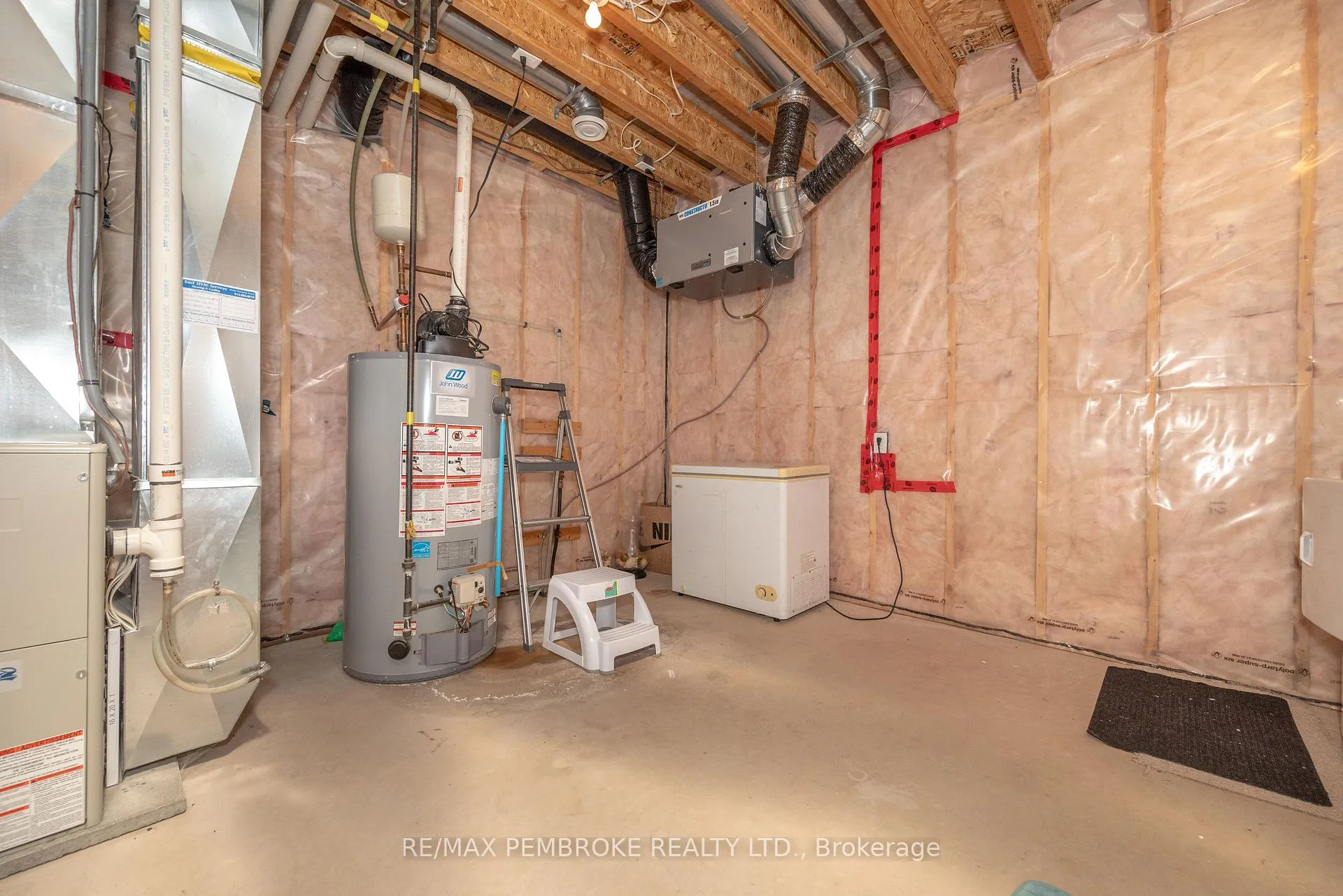 Photo 35 of 547 Gardner Crescent, Petawawa — HOMEH