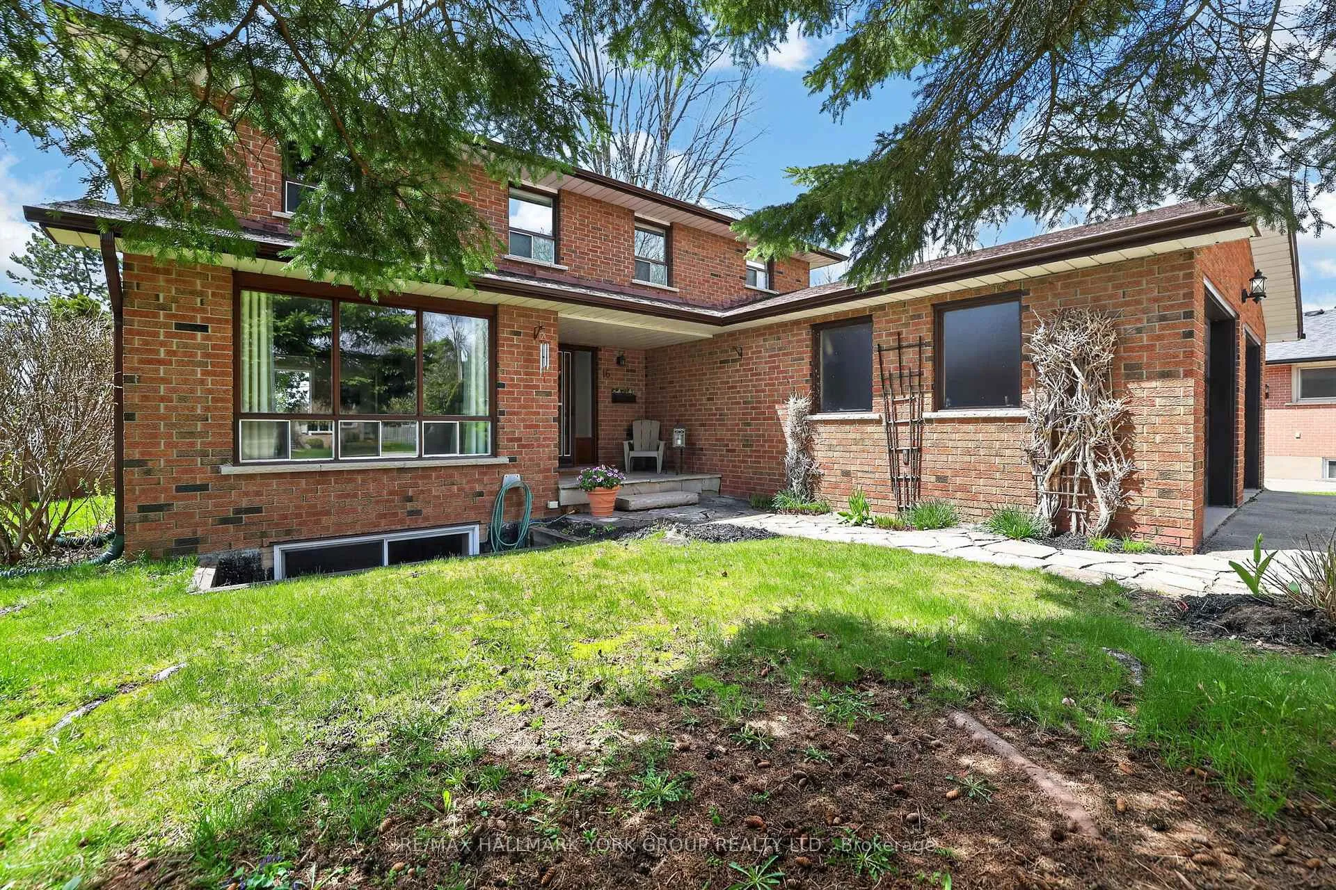 Photo 3 of 16 Wenderly Drive, Aurora, Aurora Village — HOMEH