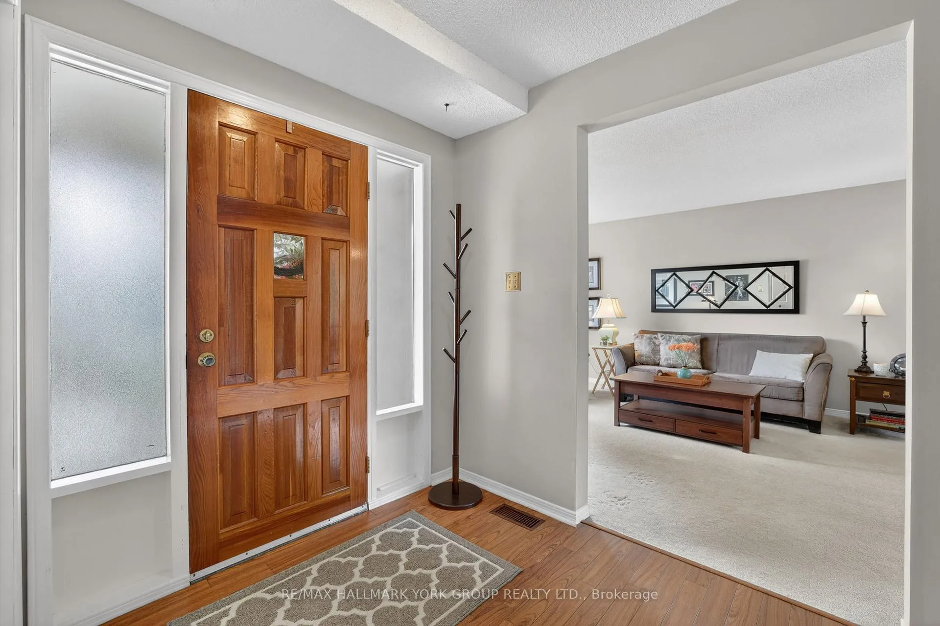 Photo 6 of 16 Wenderly Drive, Aurora, Aurora Village — HOMEH