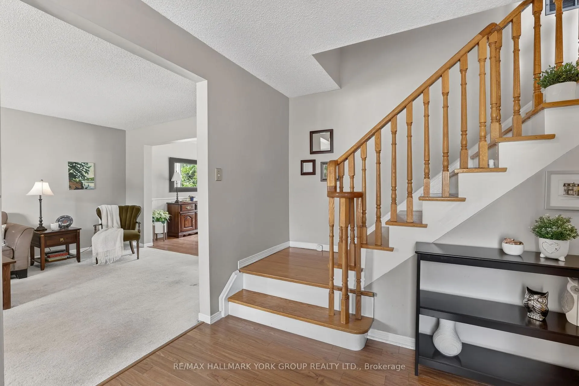 Photo 7 of 16 Wenderly Drive, Aurora, Aurora Village — HOMEH