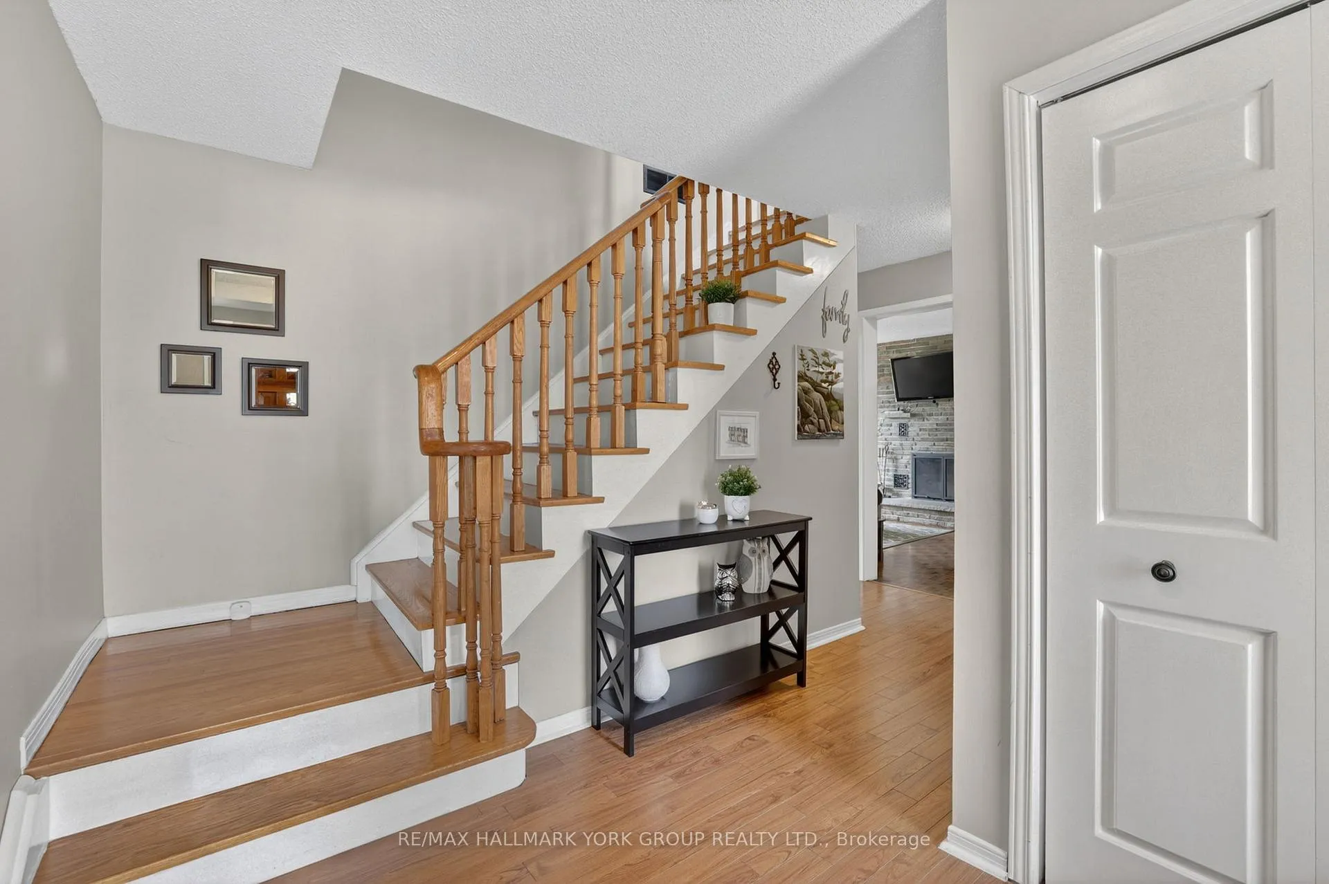 Photo 8 of 16 Wenderly Drive, Aurora, Aurora Village — HOMEH