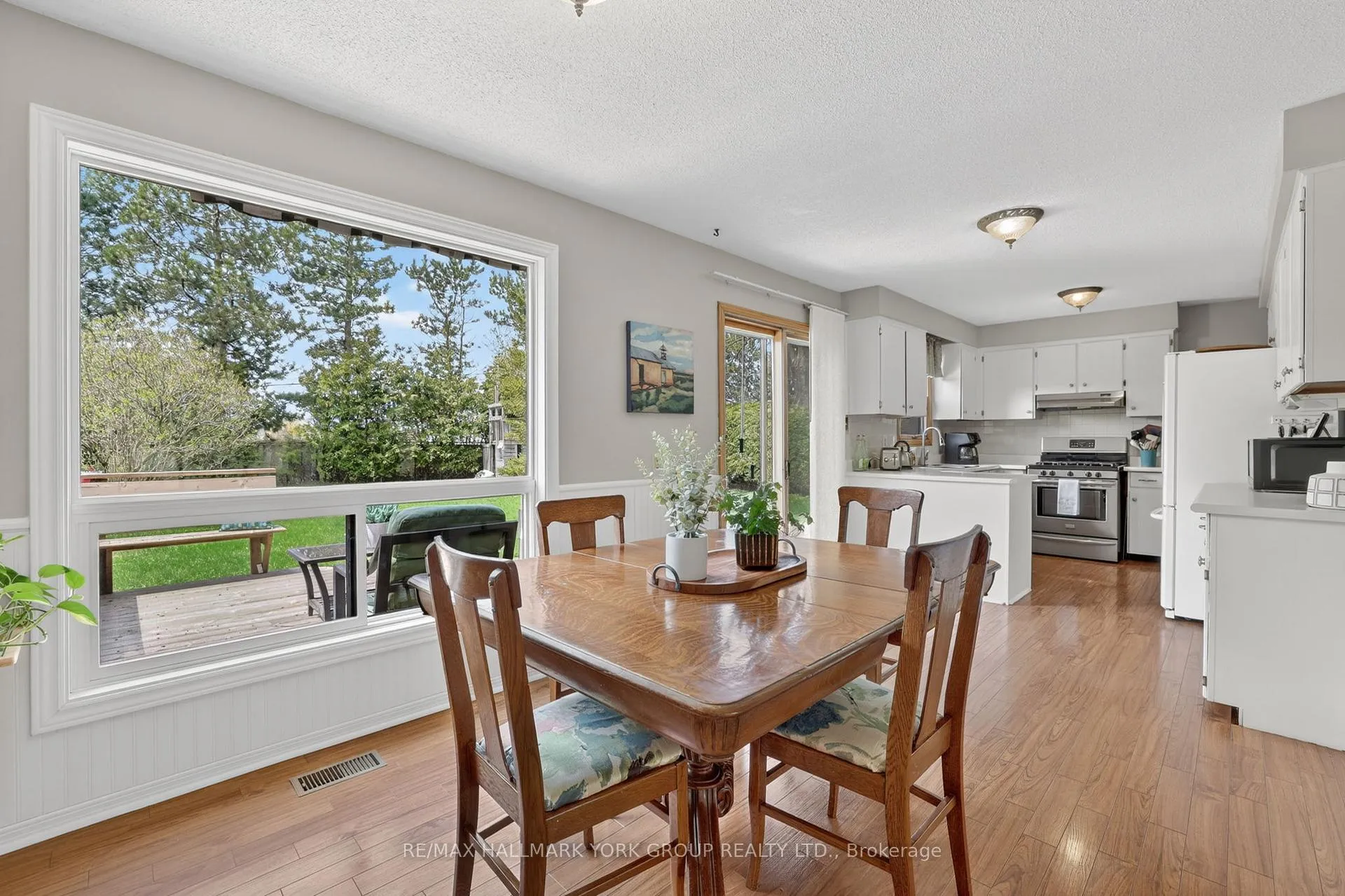Photo 12 of 16 Wenderly Drive, Aurora, Aurora Village — HOMEH