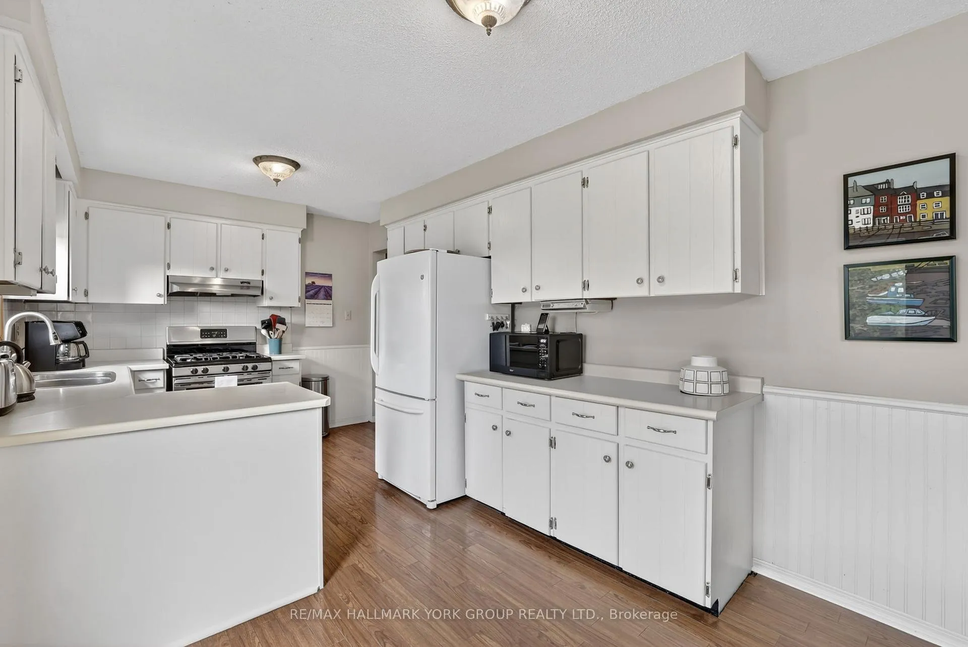 Photo 15 of 16 Wenderly Drive, Aurora, Aurora Village — HOMEH