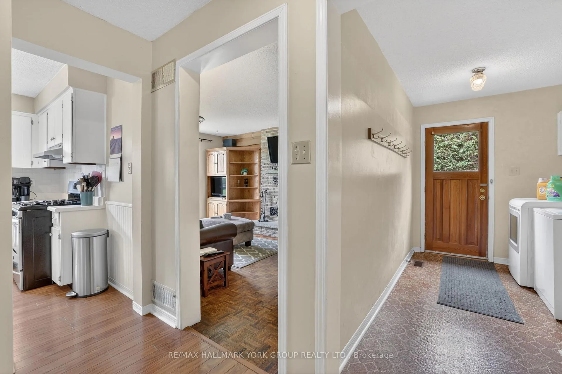 Photo 20 of 16 Wenderly Drive, Aurora, Aurora Village — HOMEH