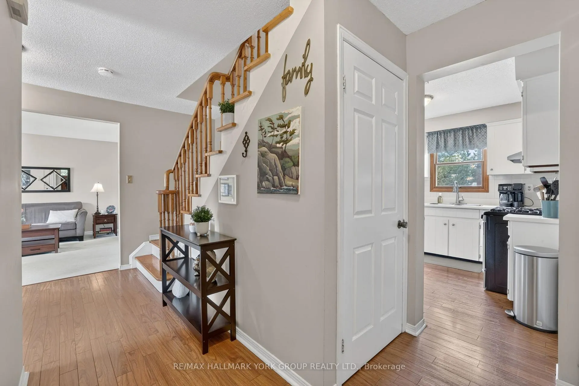 Photo 23 of 16 Wenderly Drive, Aurora, Aurora Village — HOMEH